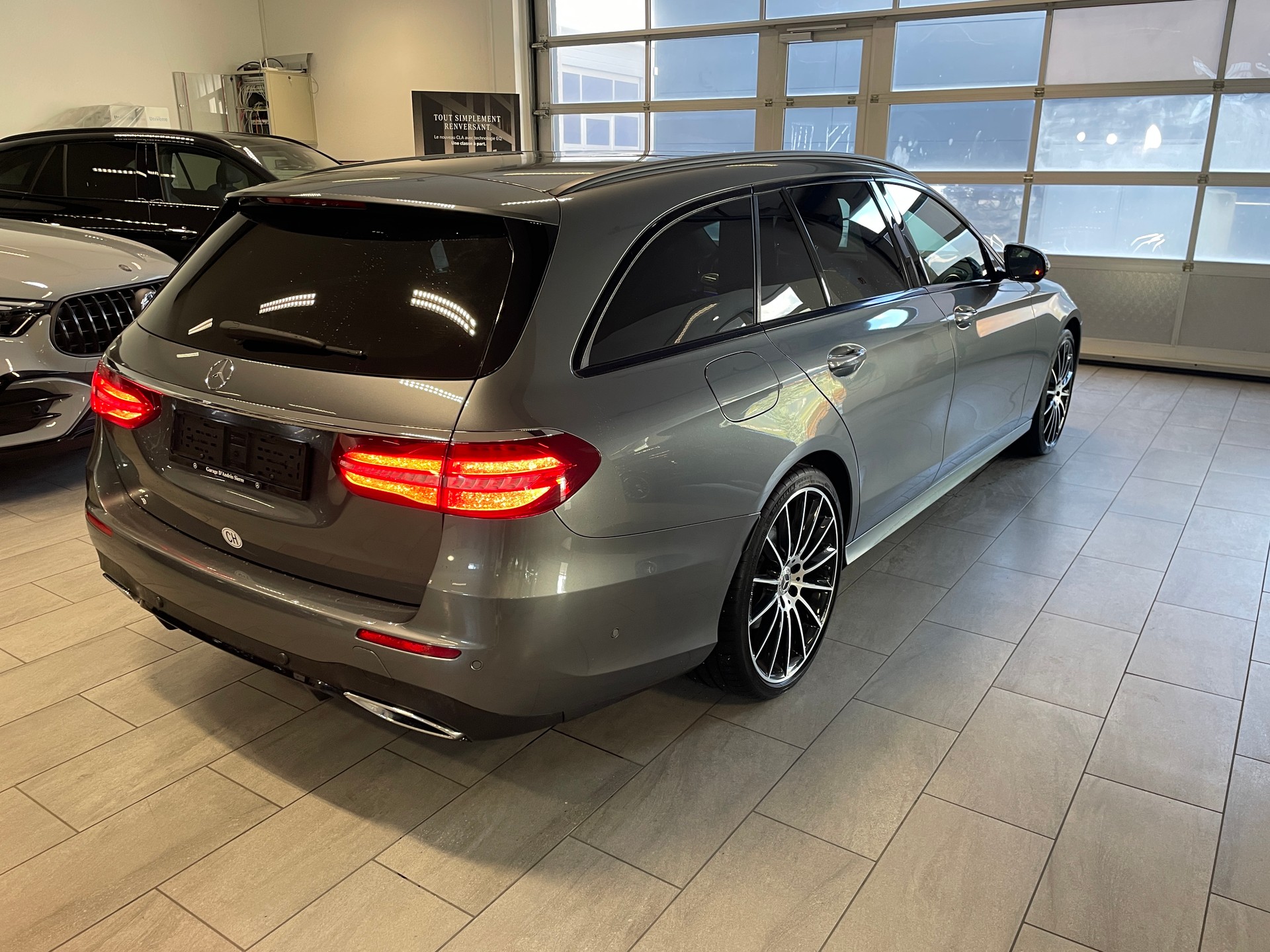 MERCEDES-BENZ E 220 d Swiss Star AMG Line 4Matic 9G-Tronic-image-5