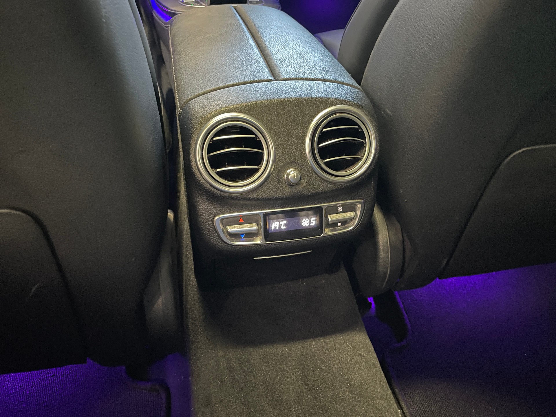MERCEDES-BENZ E 220 d Swiss Star AMG Line 4Matic 9G-Tronic-image-12