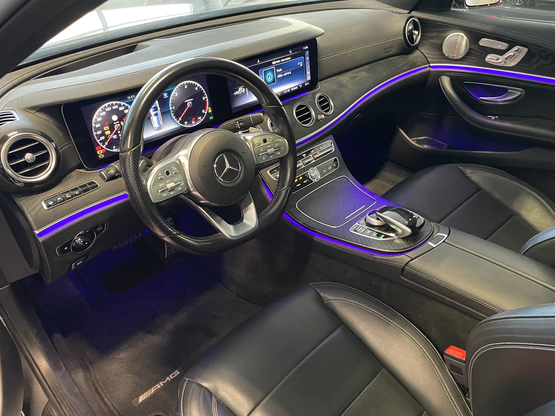 MERCEDES-BENZ E 220 d Swiss Star AMG Line 4Matic 9G-Tronic-image-10