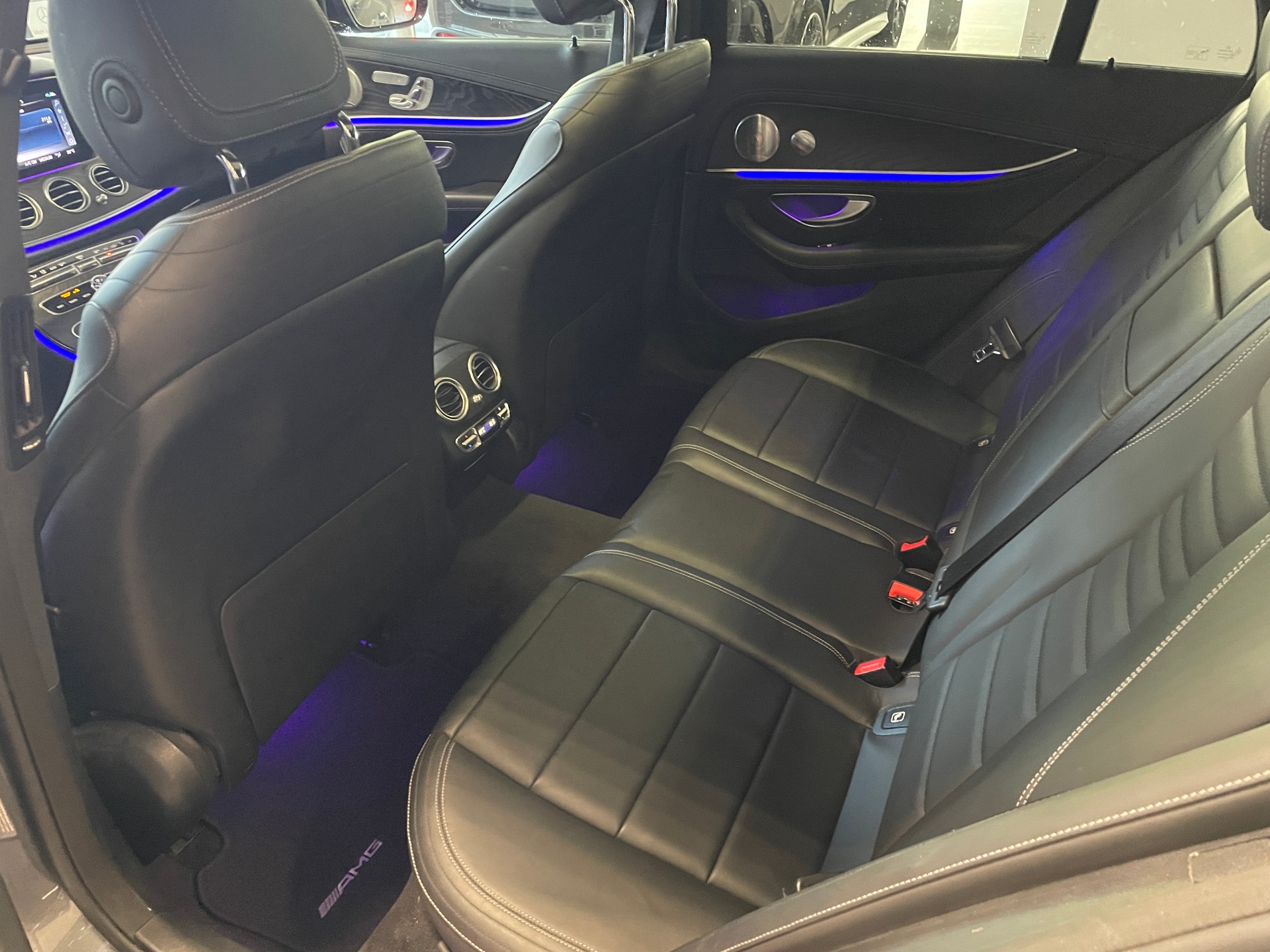 MERCEDES-BENZ E 220 d Swiss Star AMG Line 4Matic 9G-Tronic-image-11