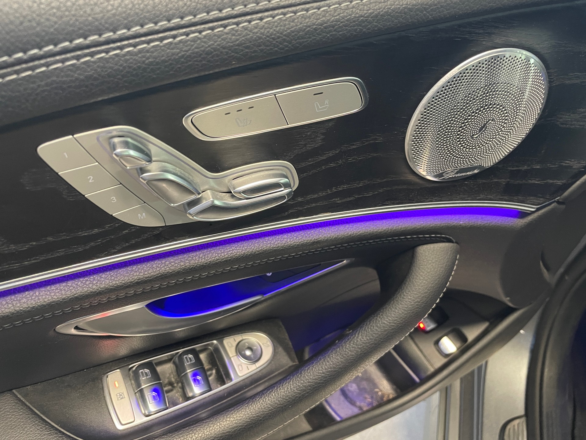 MERCEDES-BENZ E 220 d Swiss Star AMG Line 4Matic 9G-Tronic-image-14