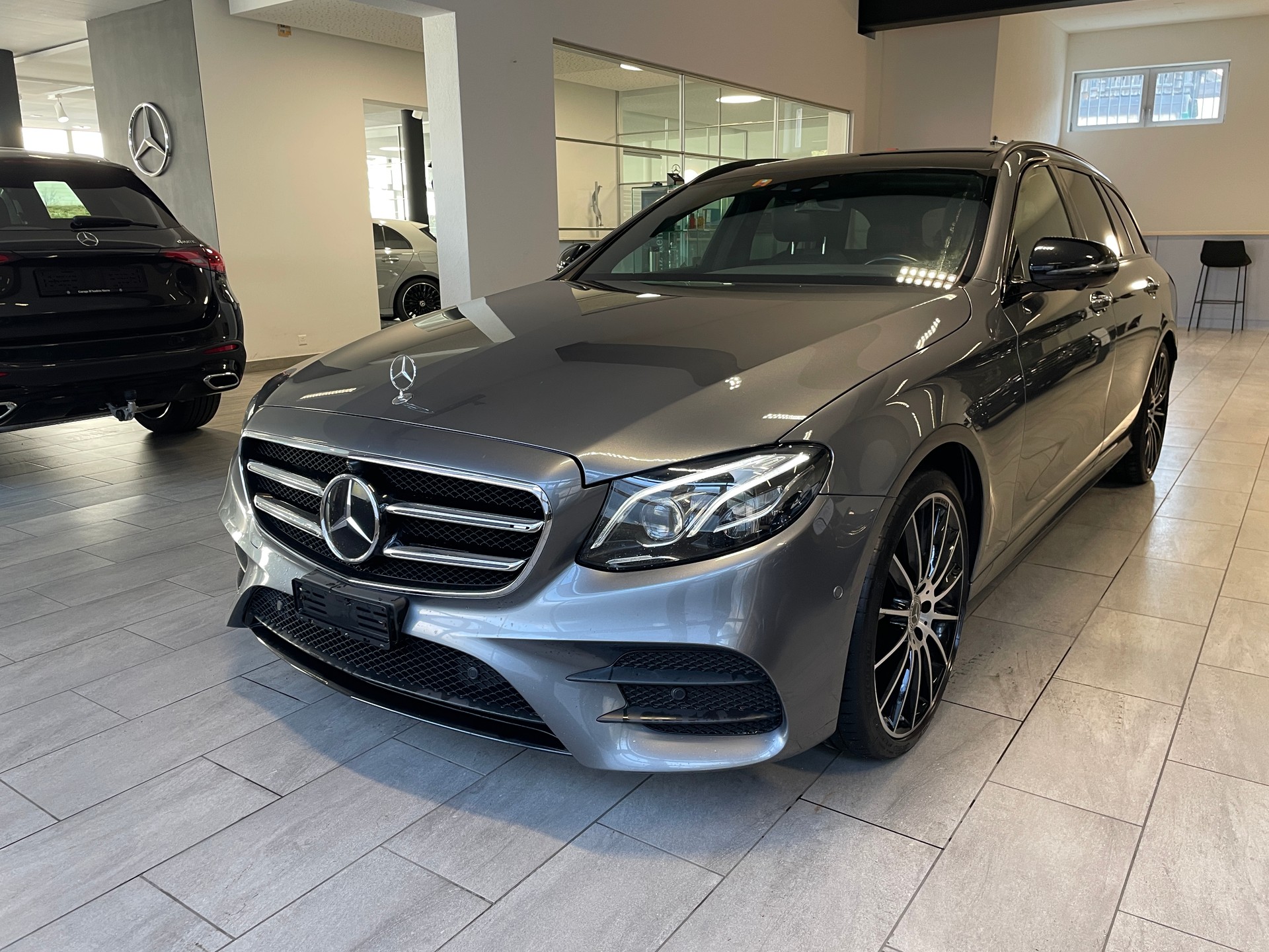 MERCEDES-BENZ E 220 d Swiss Star AMG Line 4Matic 9G-Tronic-image-1