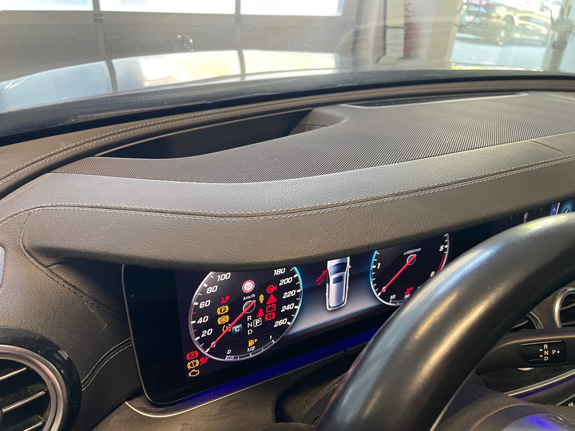 MERCEDES-BENZ E 220 d Swiss Star AMG Line 4Matic 9G-Tronic-image-16