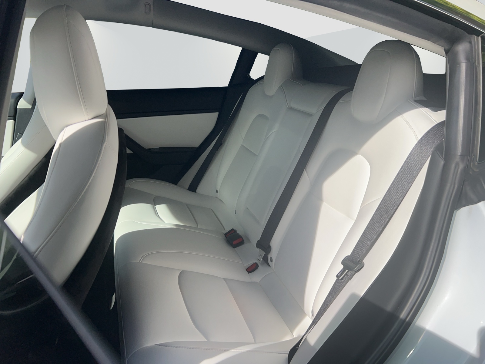 TESLA Model 3 Long Range D-image-7
