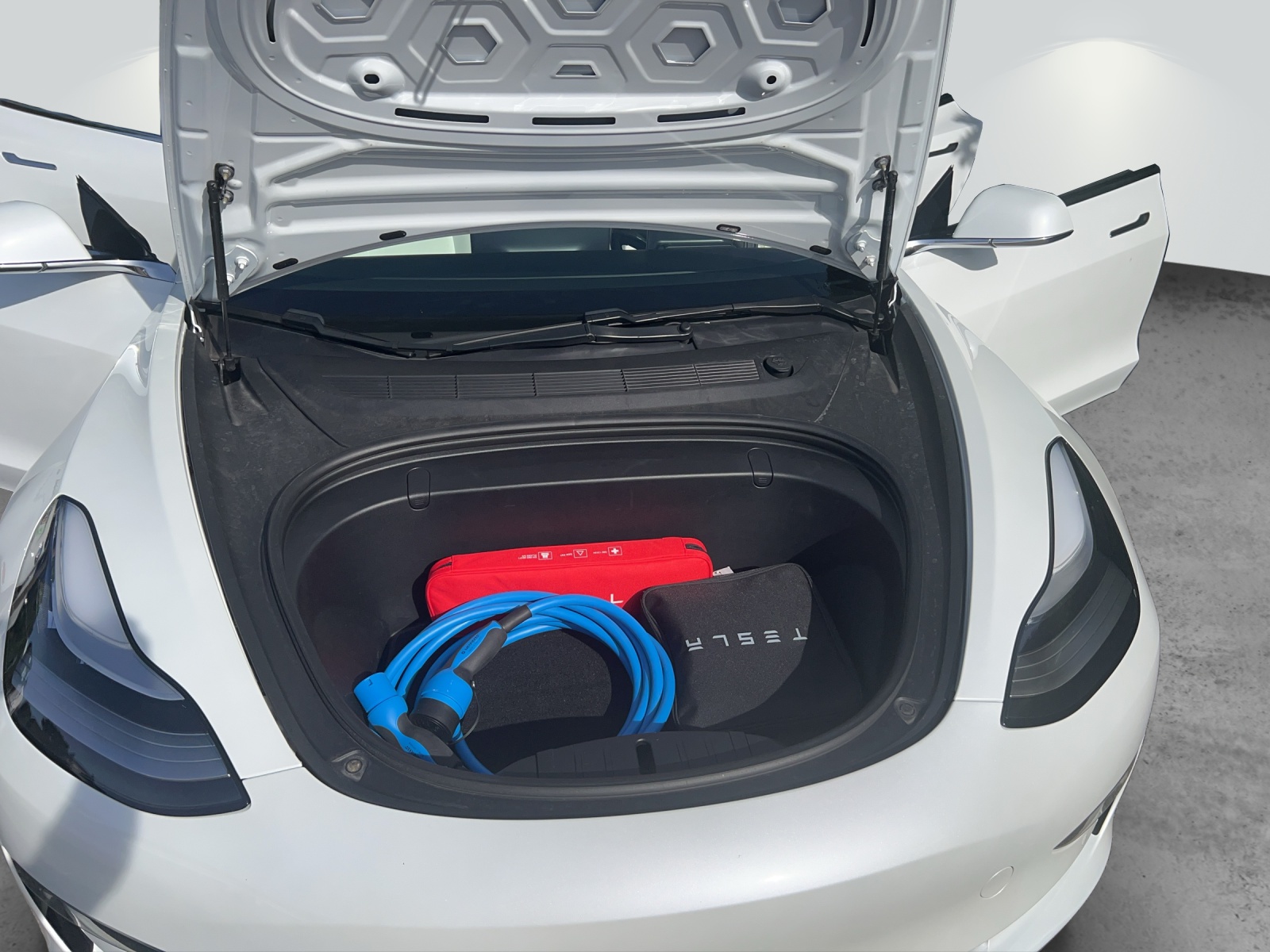 TESLA Model 3 Long Range D-image-16