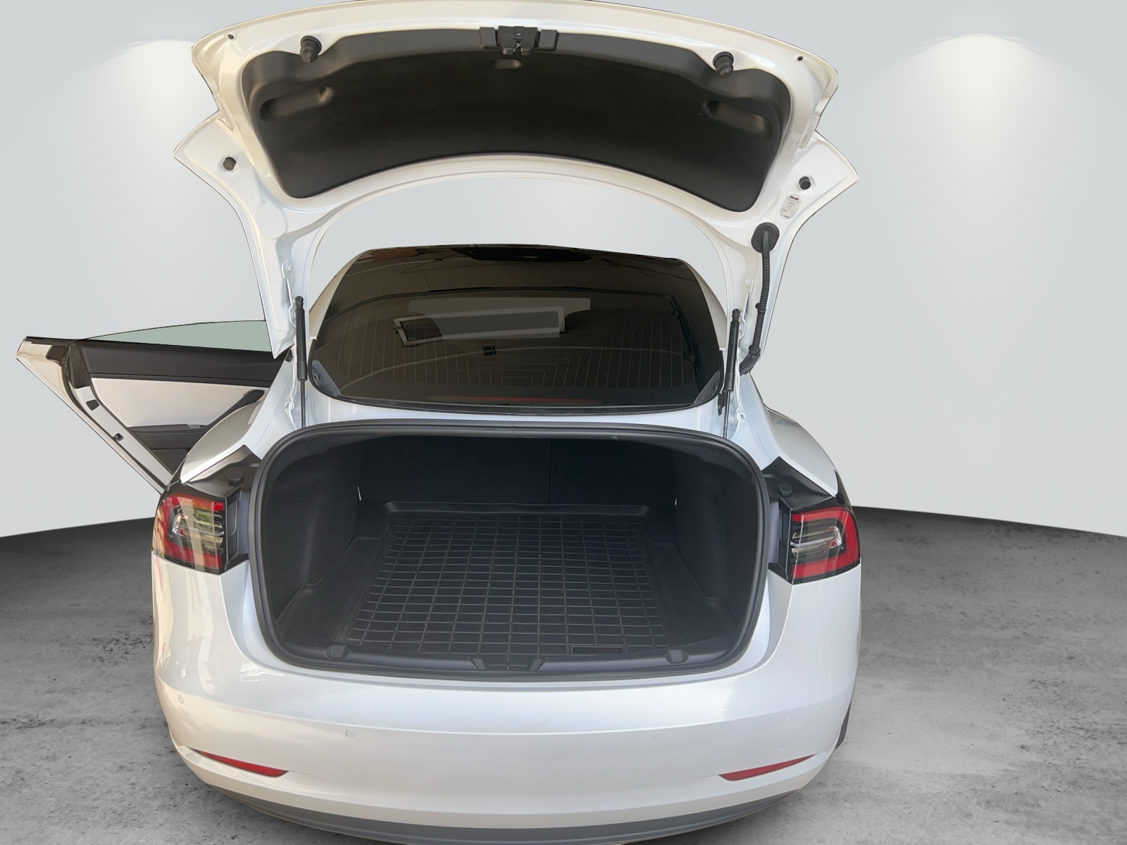 TESLA Model 3 Long Range D-image-13