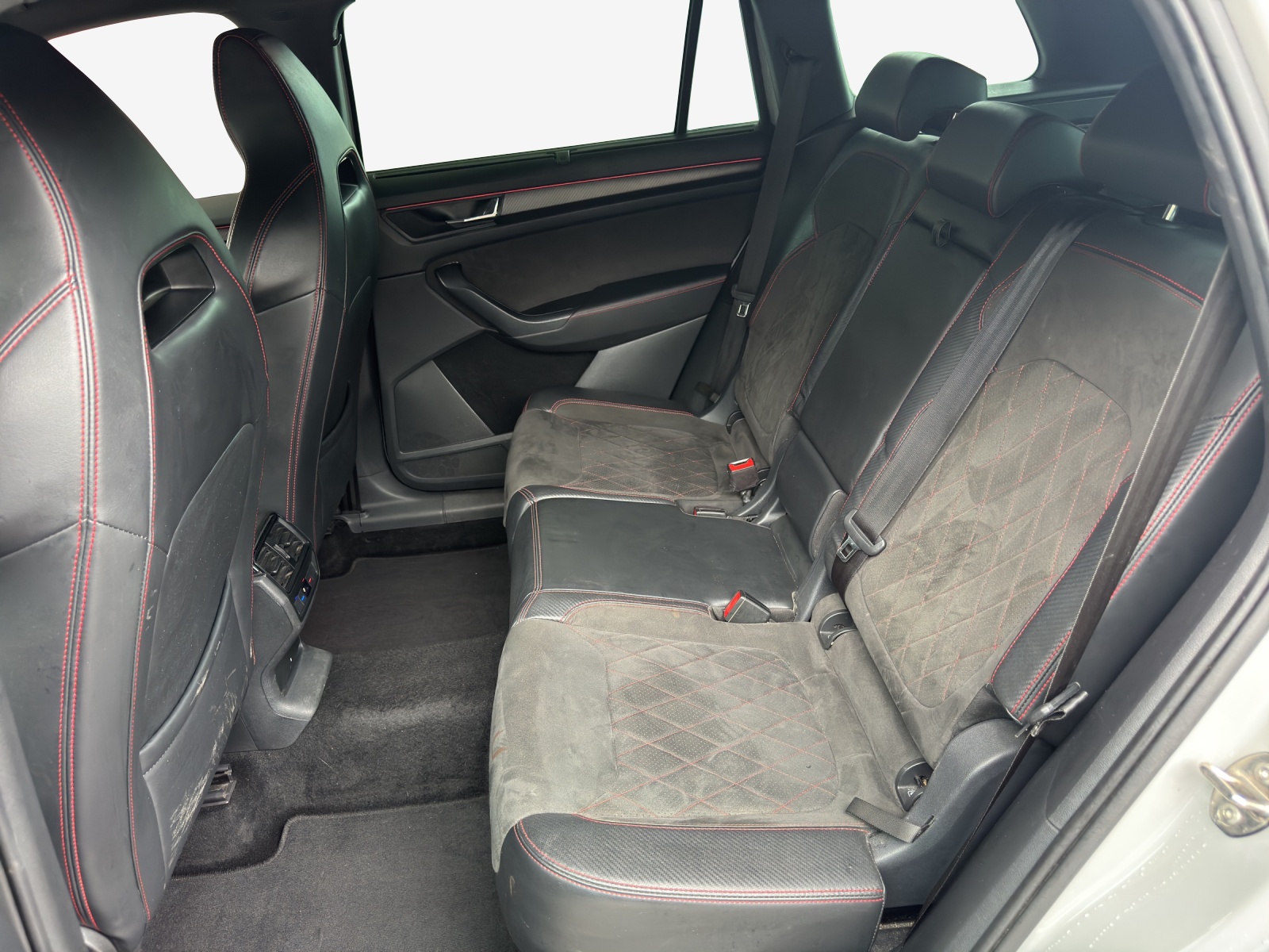 SKODA Kodiaq 2.0 TSI 4x4 RS-image-11