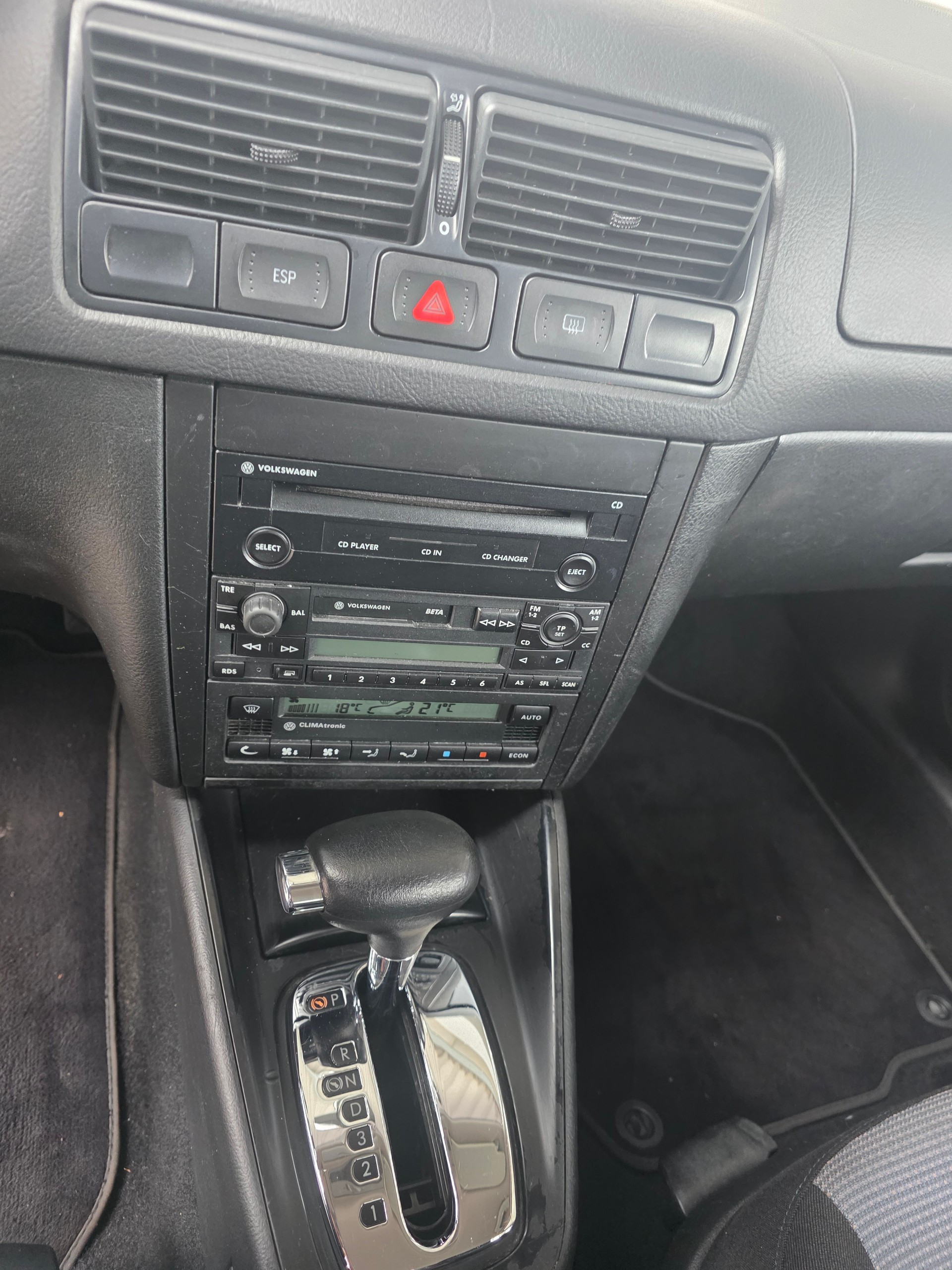 VW Golf 1.6 Comfortline Automatic-image-11