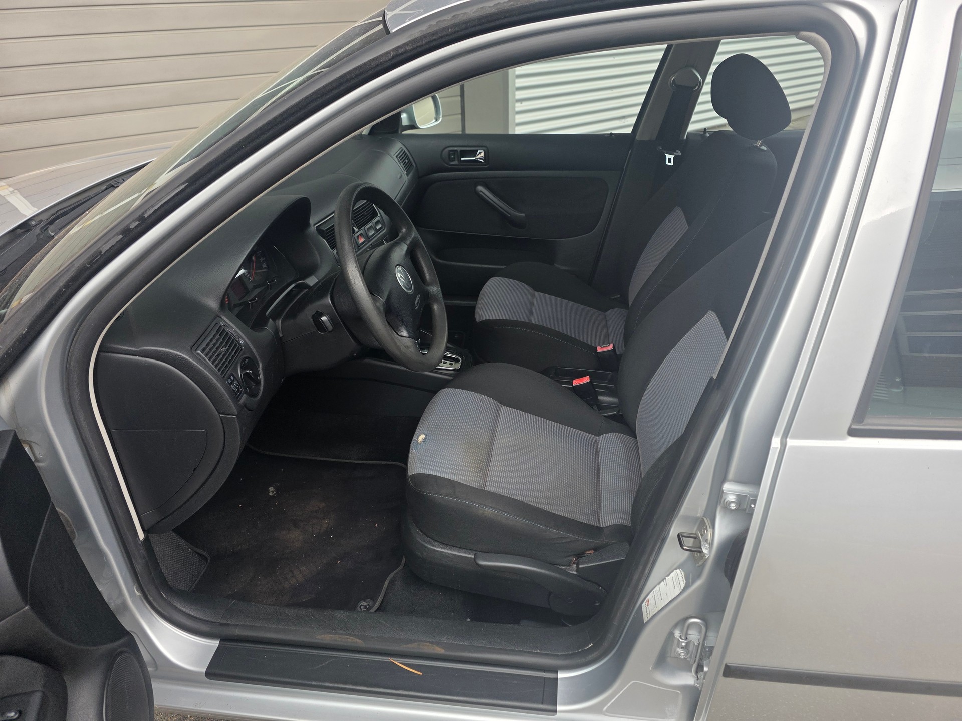 VW Golf 1.6 Comfortline Automatic-image-9