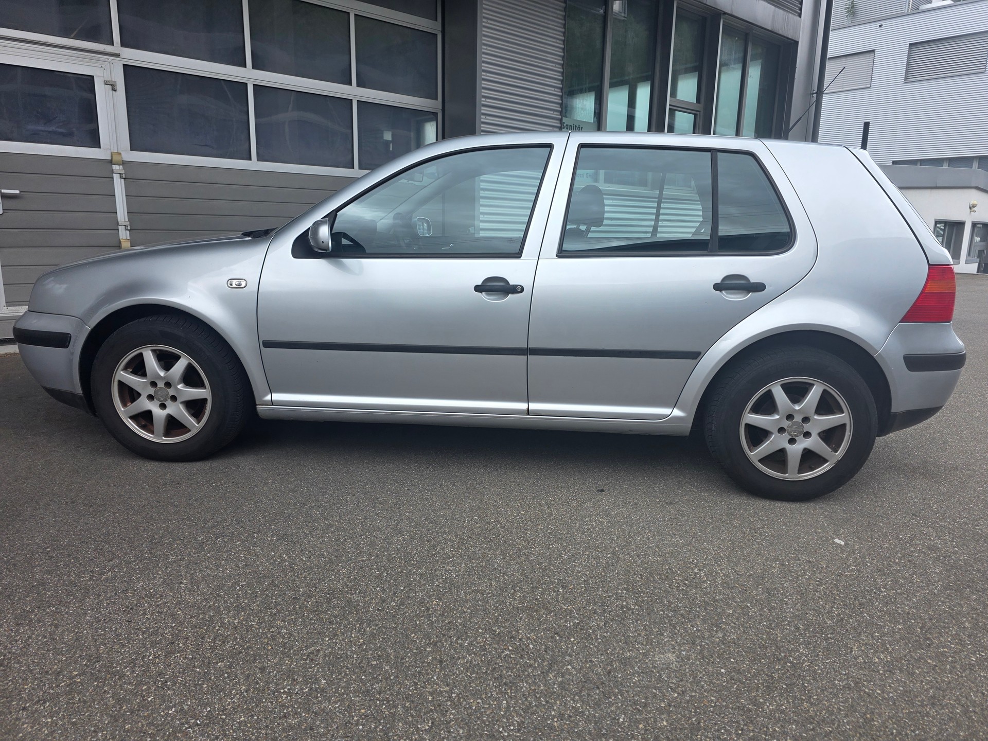 VW Golf 1.6 Comfortline Automatic-image-8