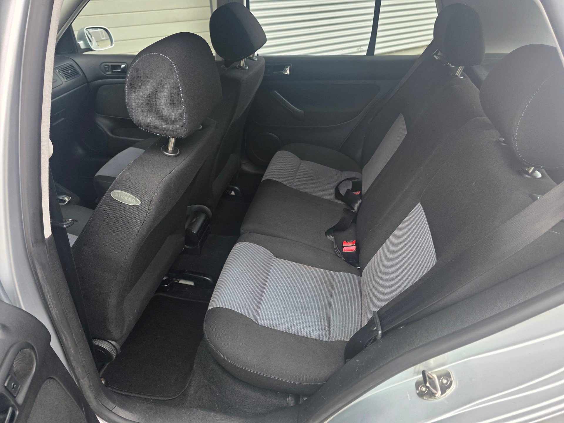 VW Golf 1.6 Comfortline Automatic-image-12