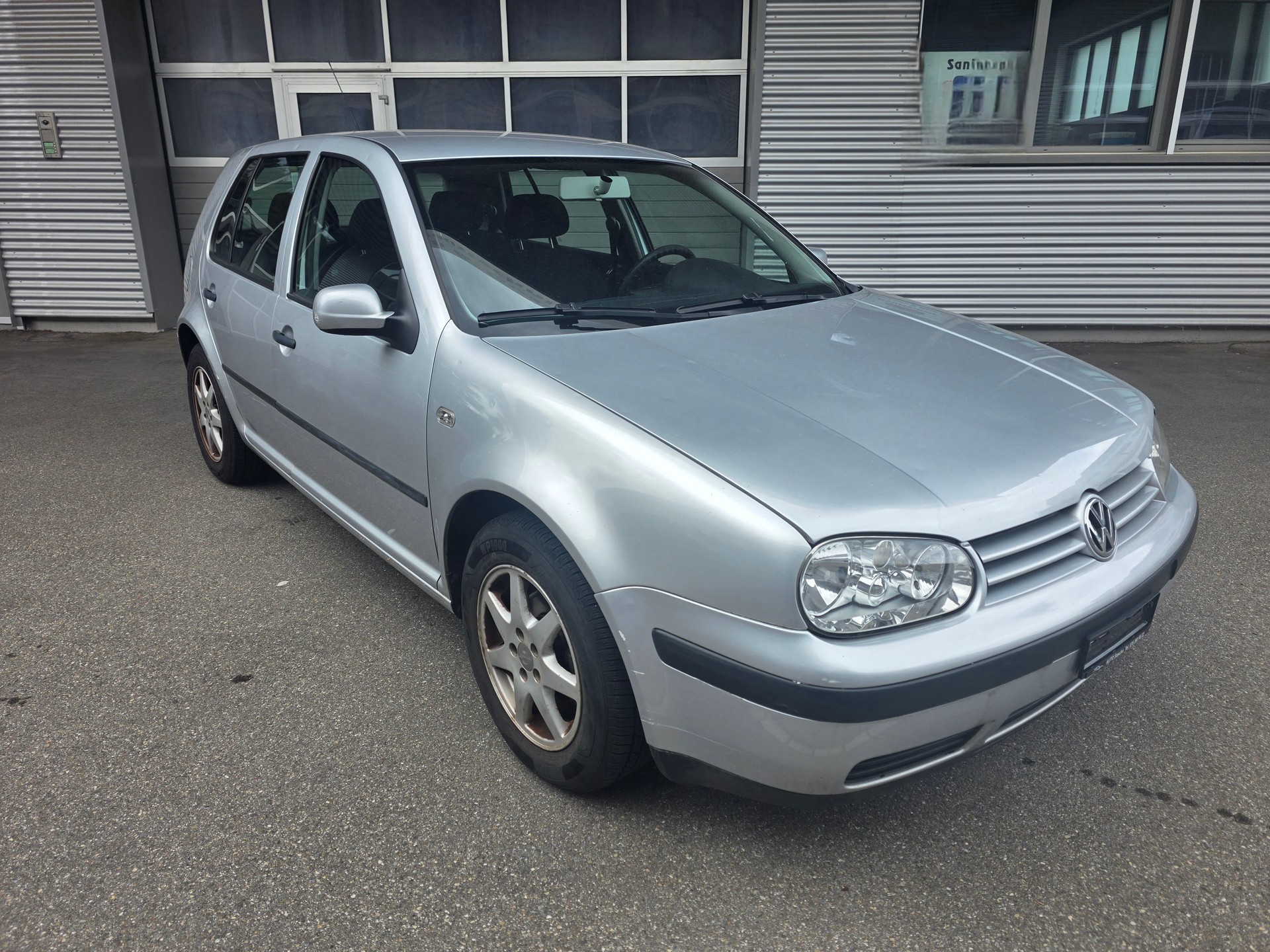 VW Golf 1.6 Comfortline Automatic-image-2