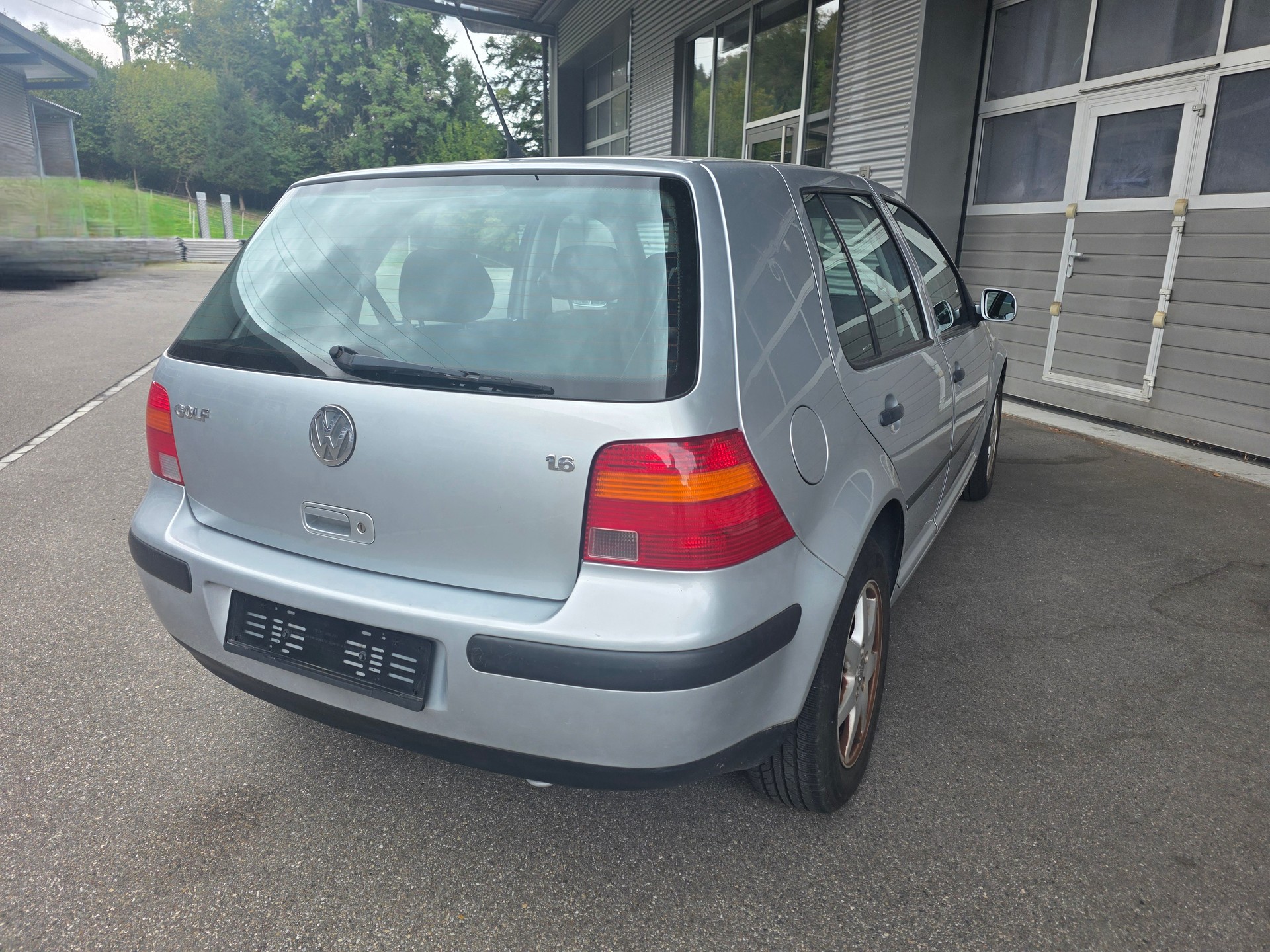 VW Golf 1.6 Comfortline Automatic-image-5