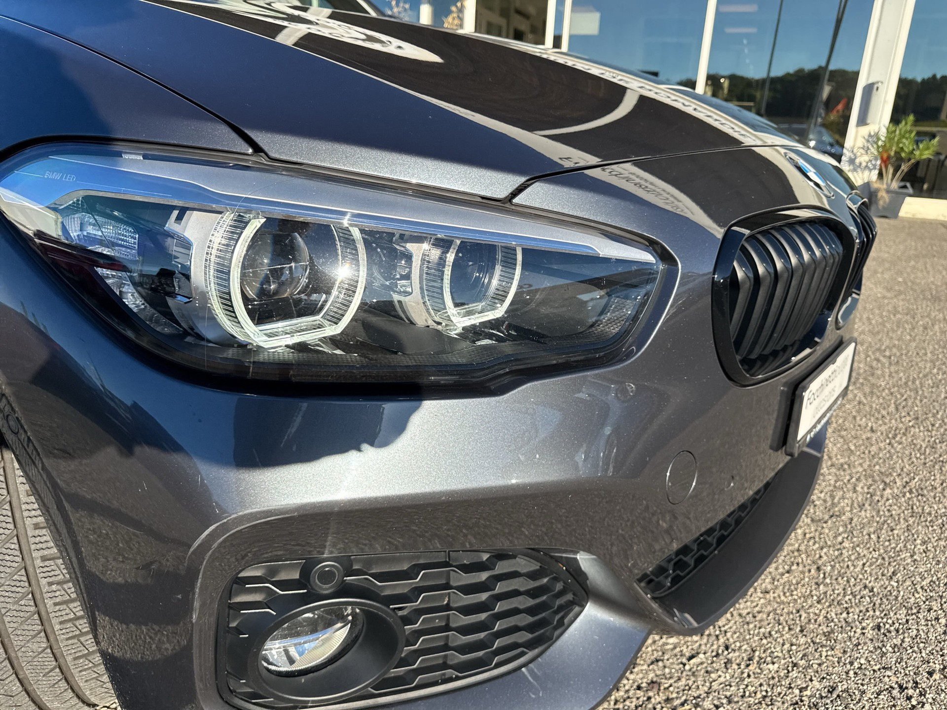 BMW 120d xDrive Edition M Sport Steptronic-image-17