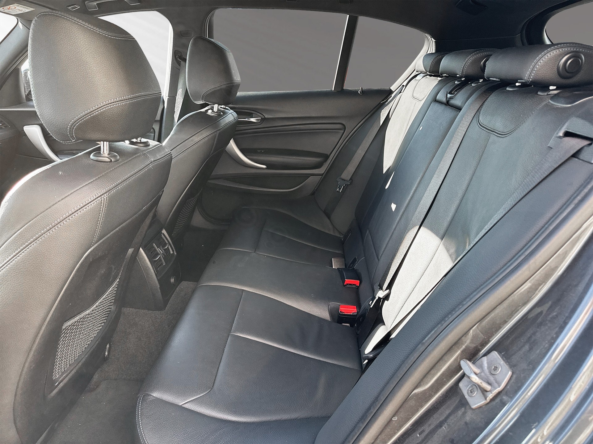 BMW 120d xDrive Edition M Sport Steptronic-image-6