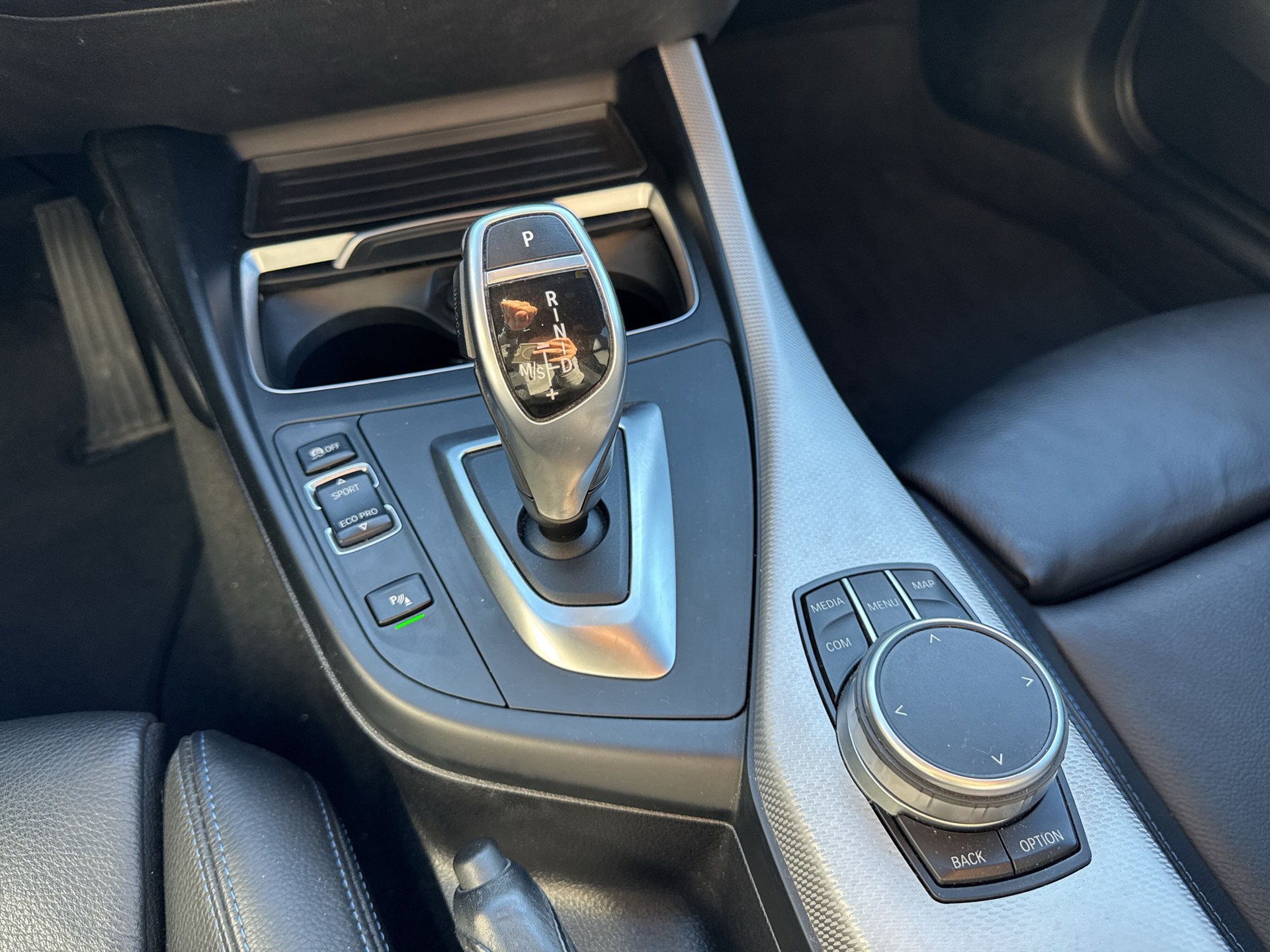 BMW 120d xDrive Edition M Sport Steptronic-image-12