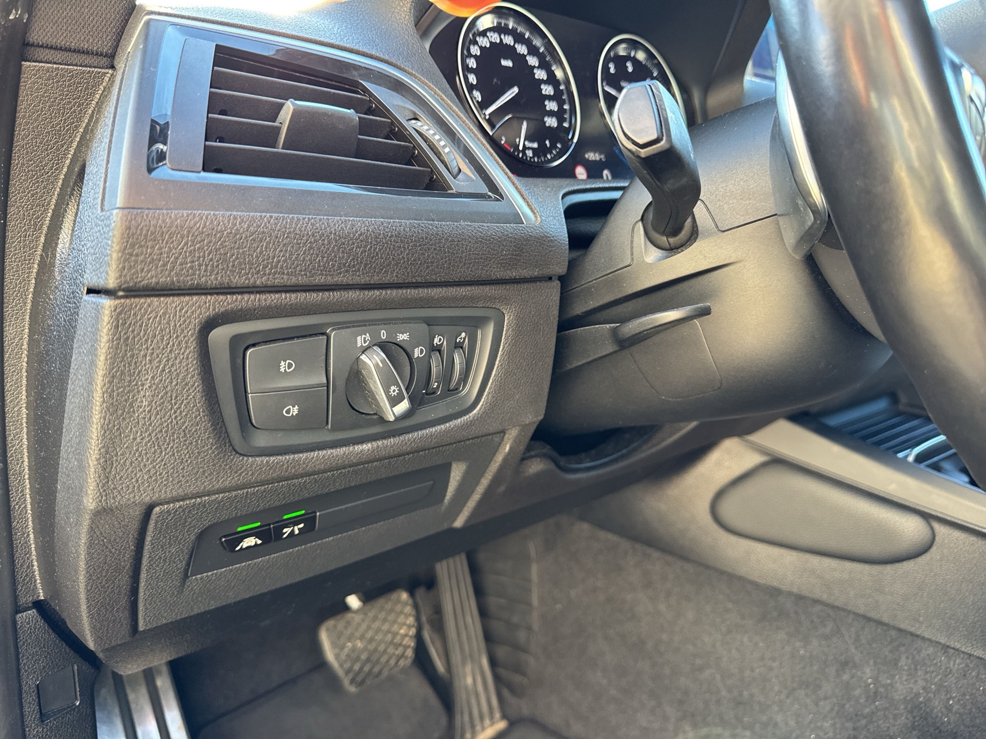 BMW 120d xDrive Edition M Sport Steptronic-image-19
