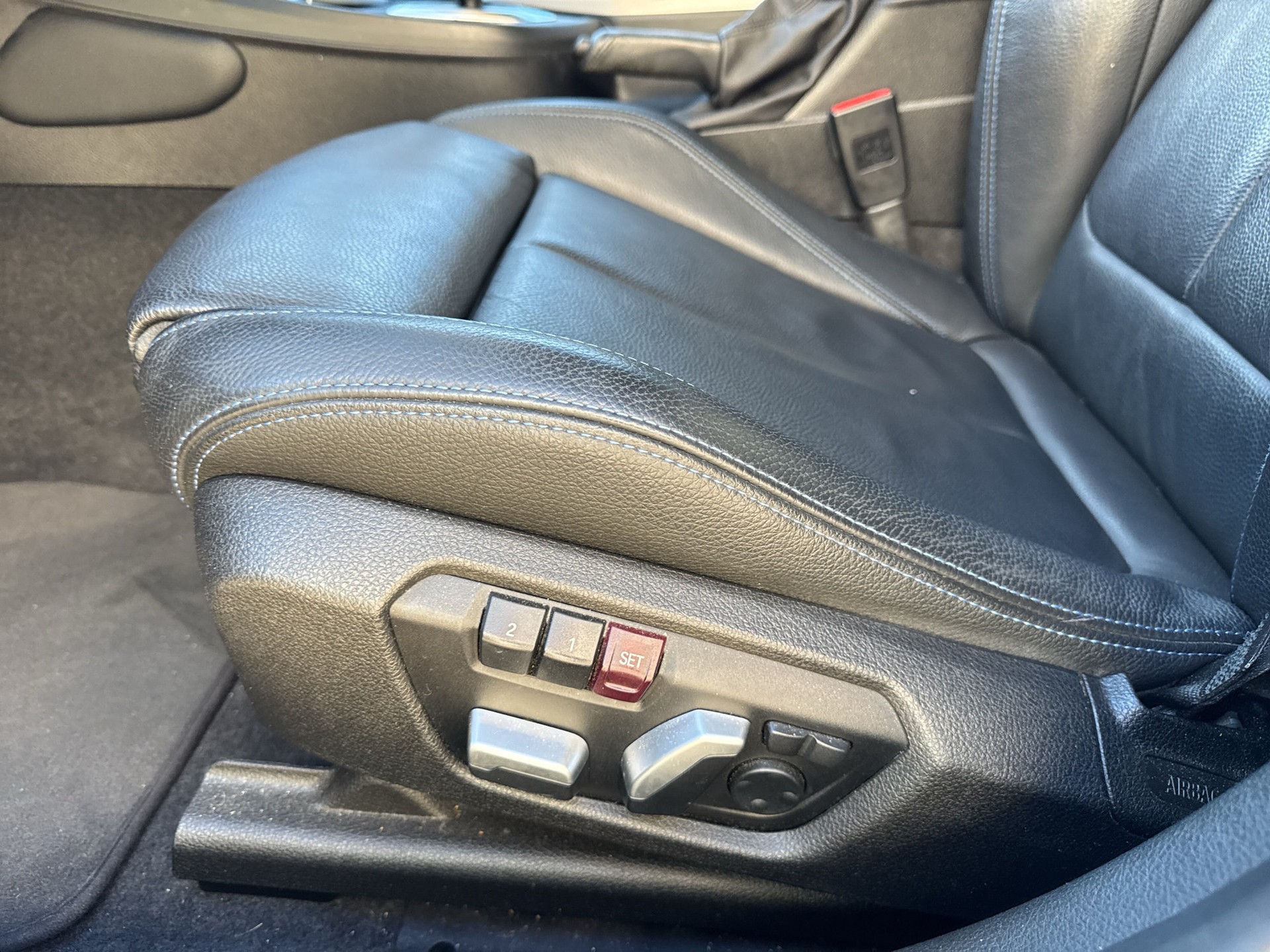 BMW 120d xDrive Edition M Sport Steptronic-image-18