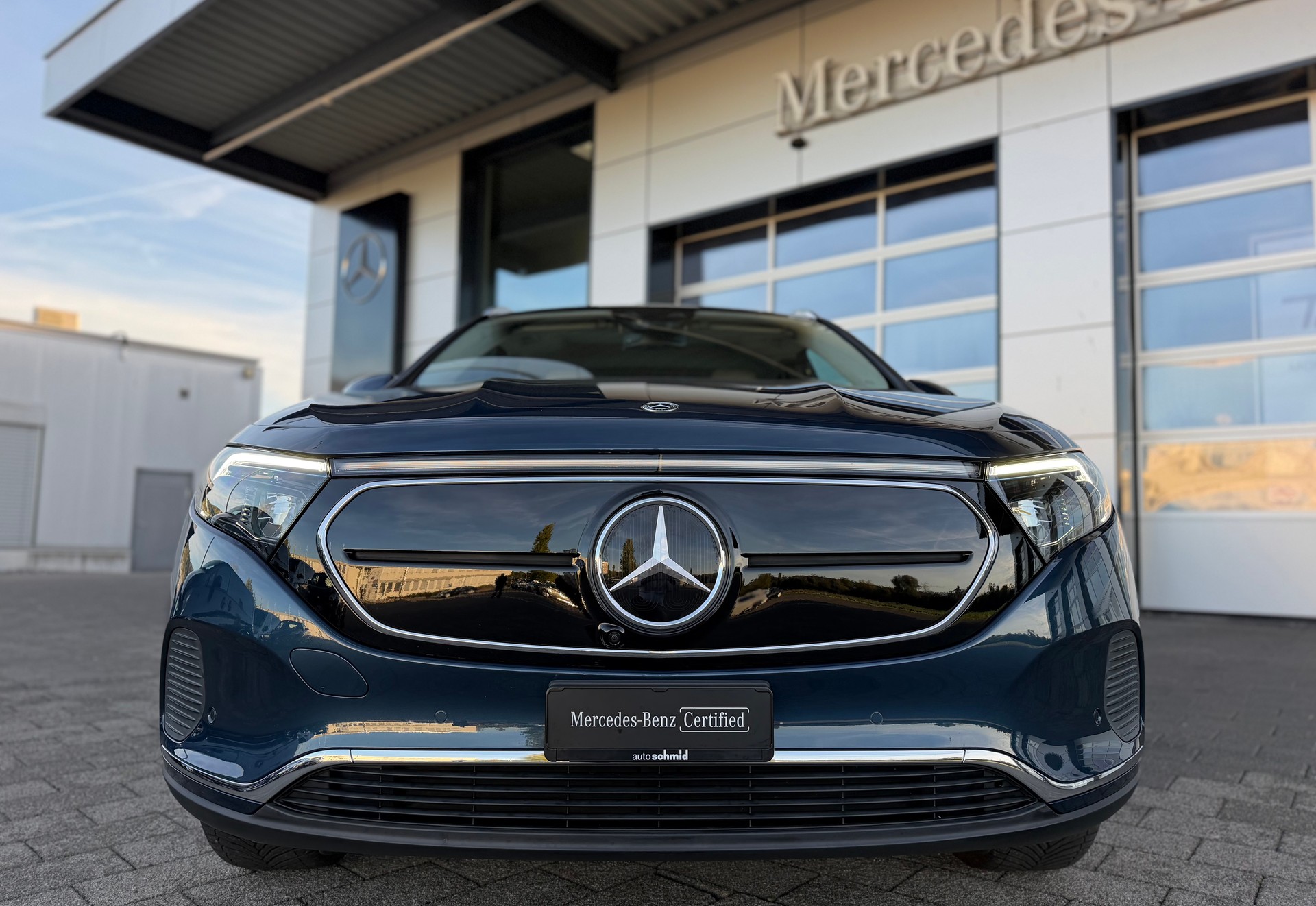 MERCEDES-BENZ EQA 300 4Matic-image-3