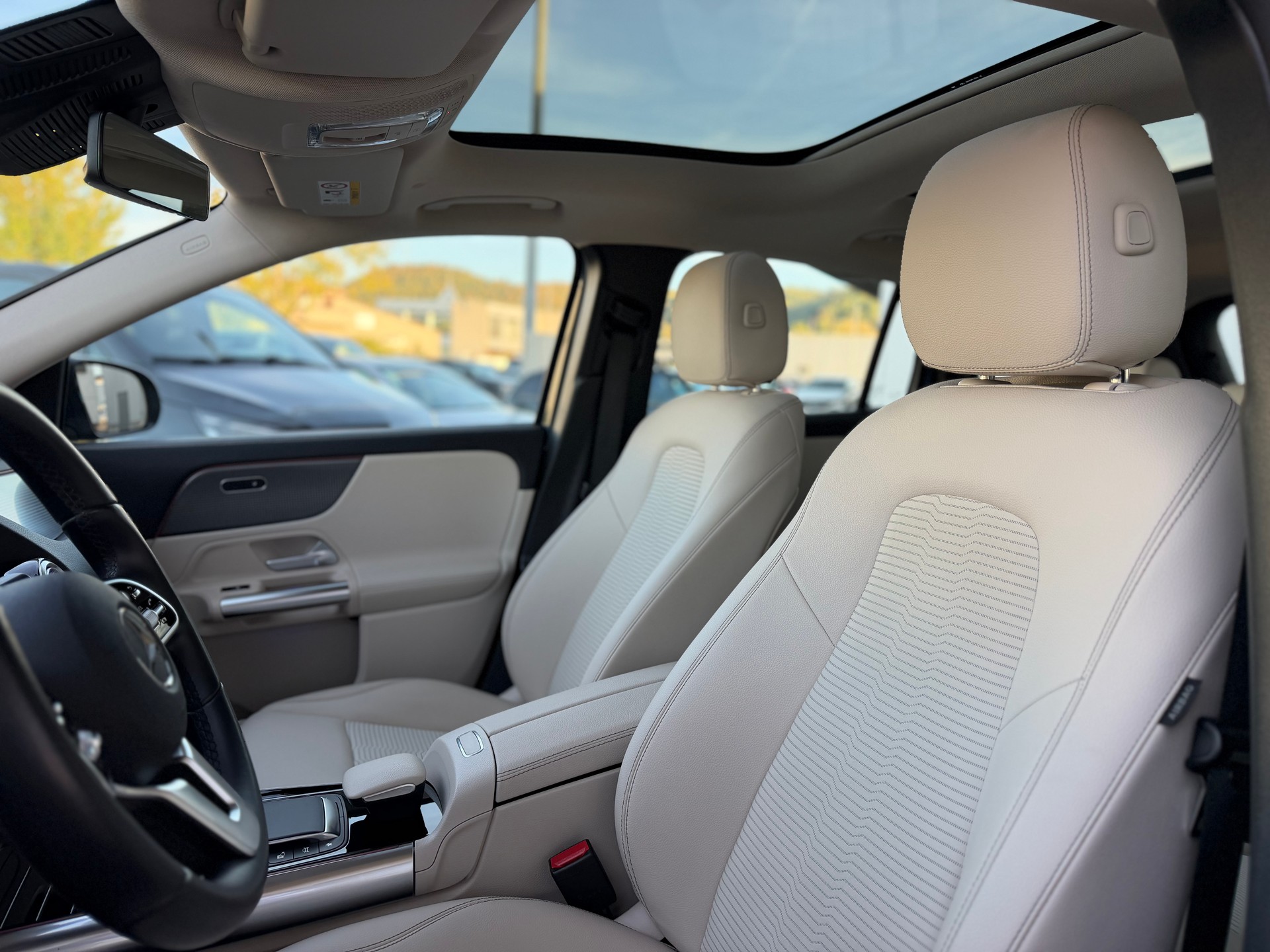 MERCEDES-BENZ EQA 300 4Matic-image-5