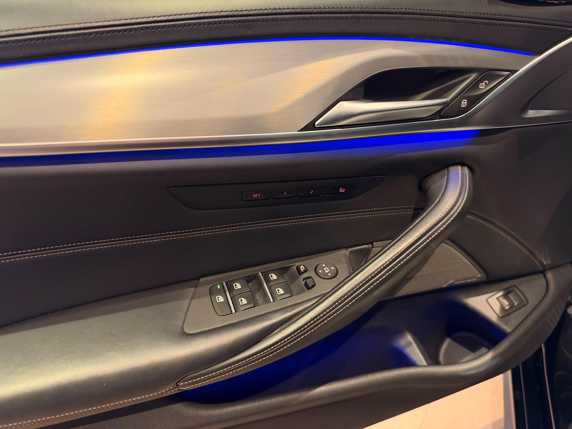 BMW M550d xDrive SAG Touring-image-30