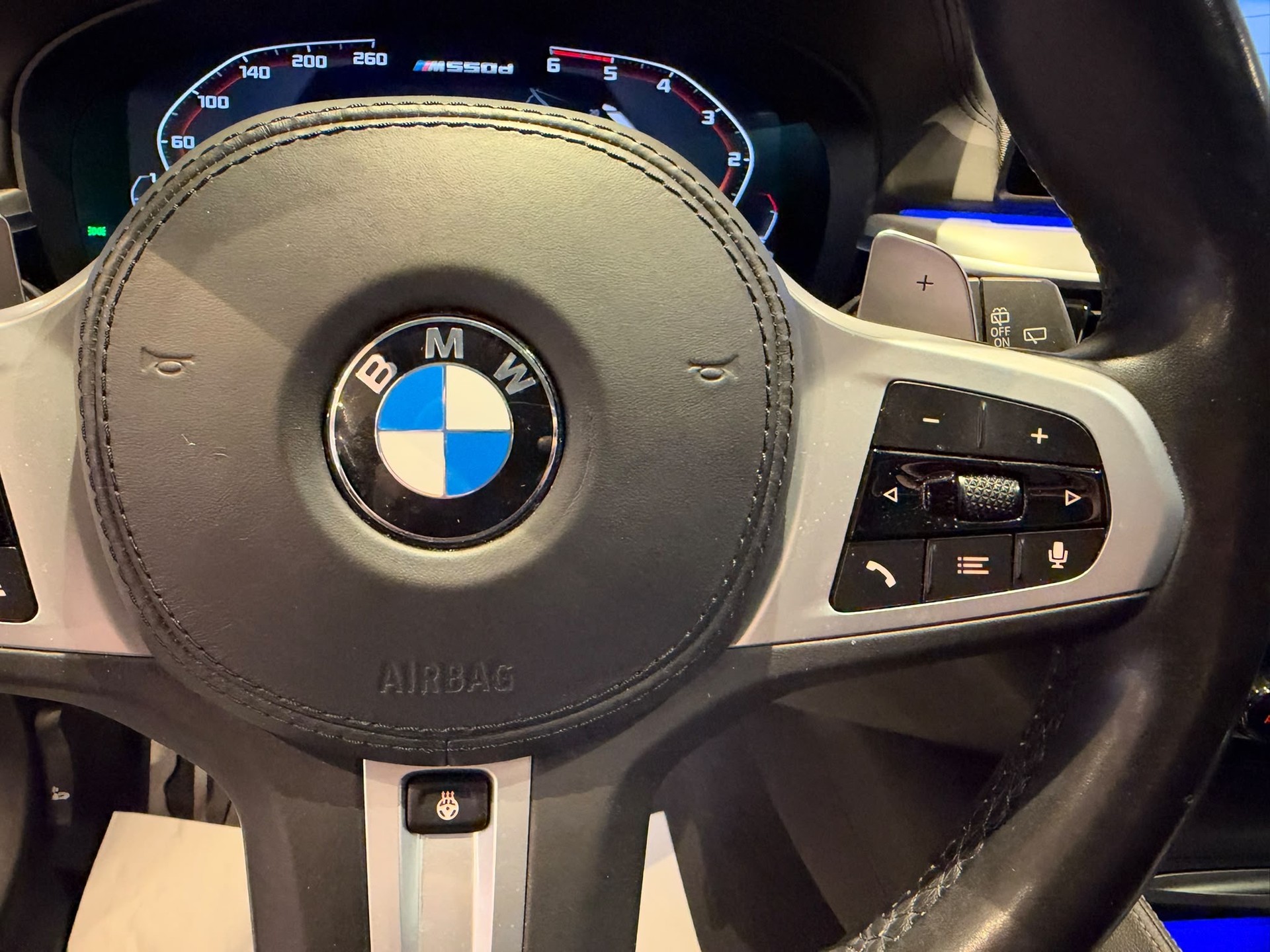 BMW M550d xDrive SAG Touring-image-23