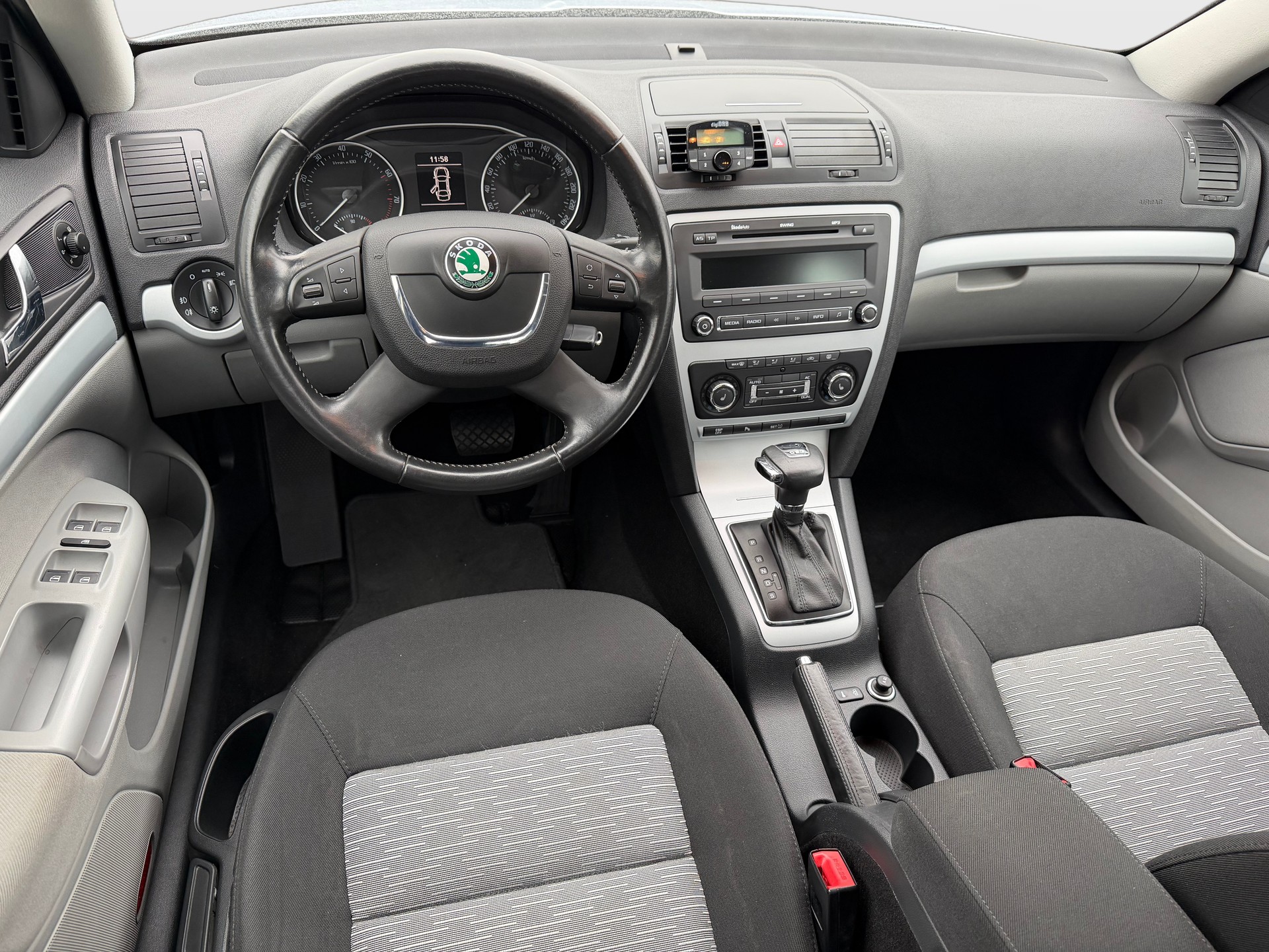 SKODA Octavia 1.4 TSI Elegance DSG Automat-image-7