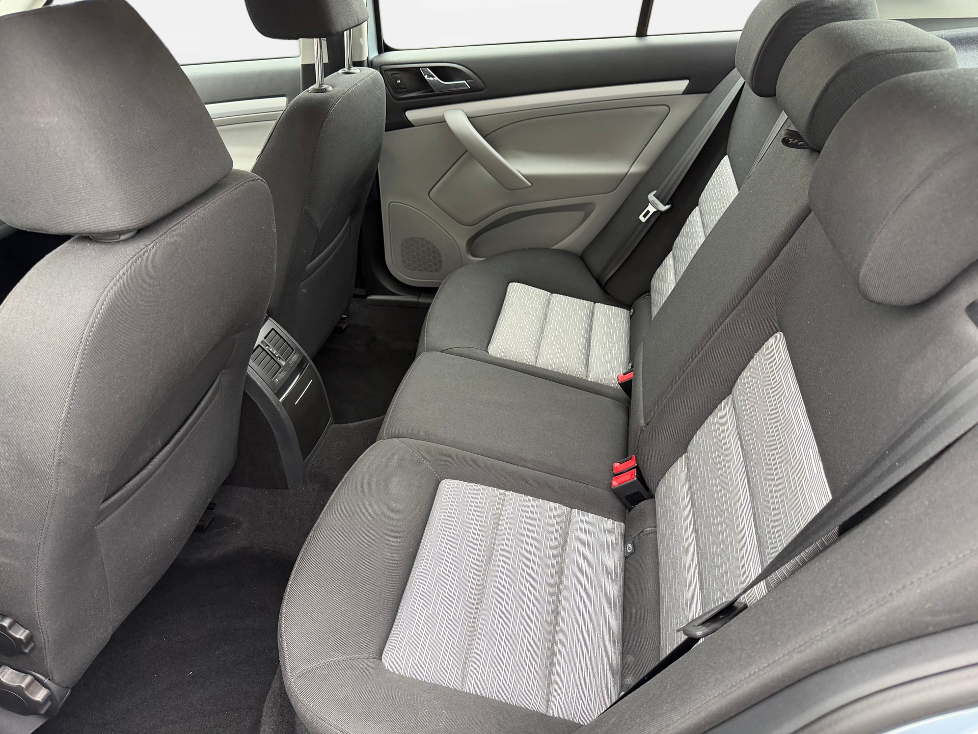 SKODA Octavia 1.4 TSI Elegance DSG Automat-image-8