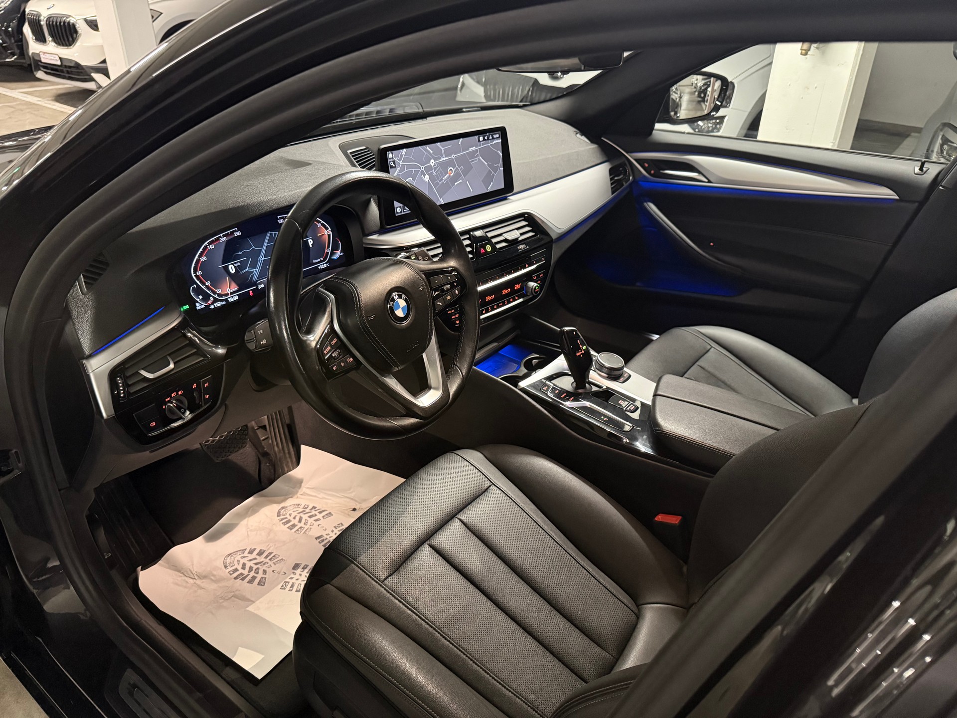 BMW 520d xDrive 48V Touring Steptronic RF-Kamera, Ambiente Beleuchtung-image-7