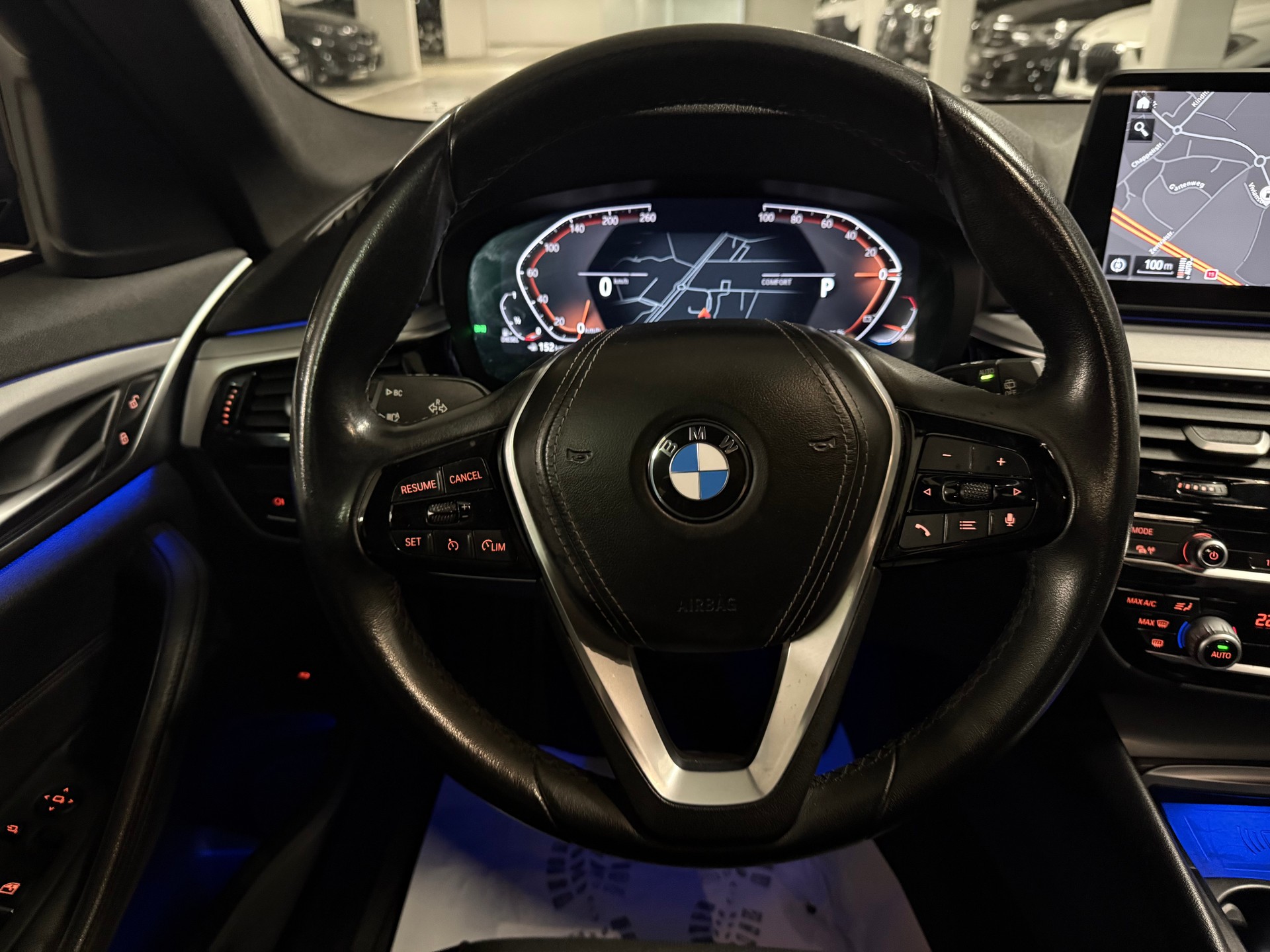 BMW 520d xDrive 48V Touring Steptronic RF-Kamera, Ambiente Beleuchtung-image-12