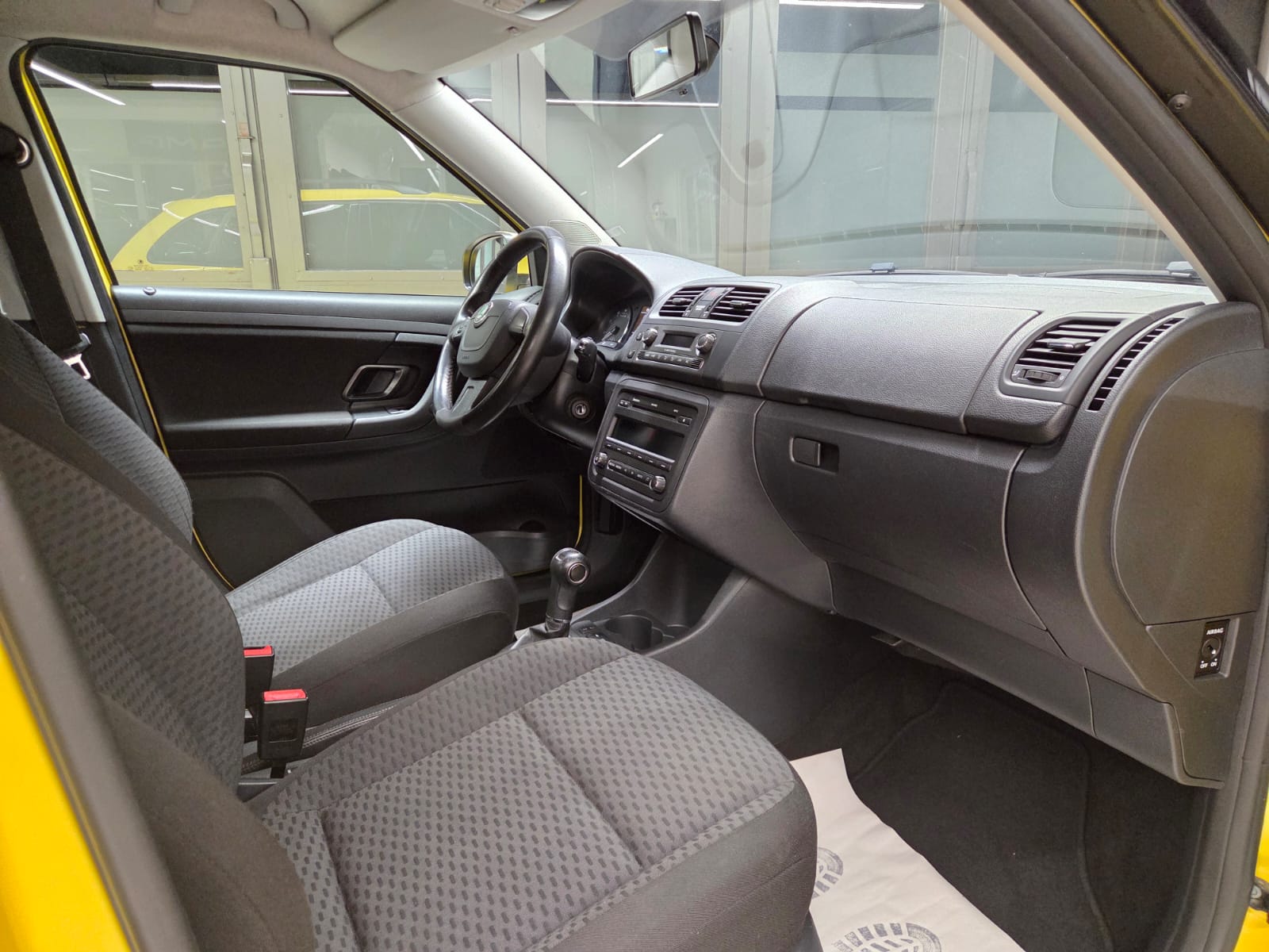 SKODA Fabia 1.2 TSI Classic DSG-image-8