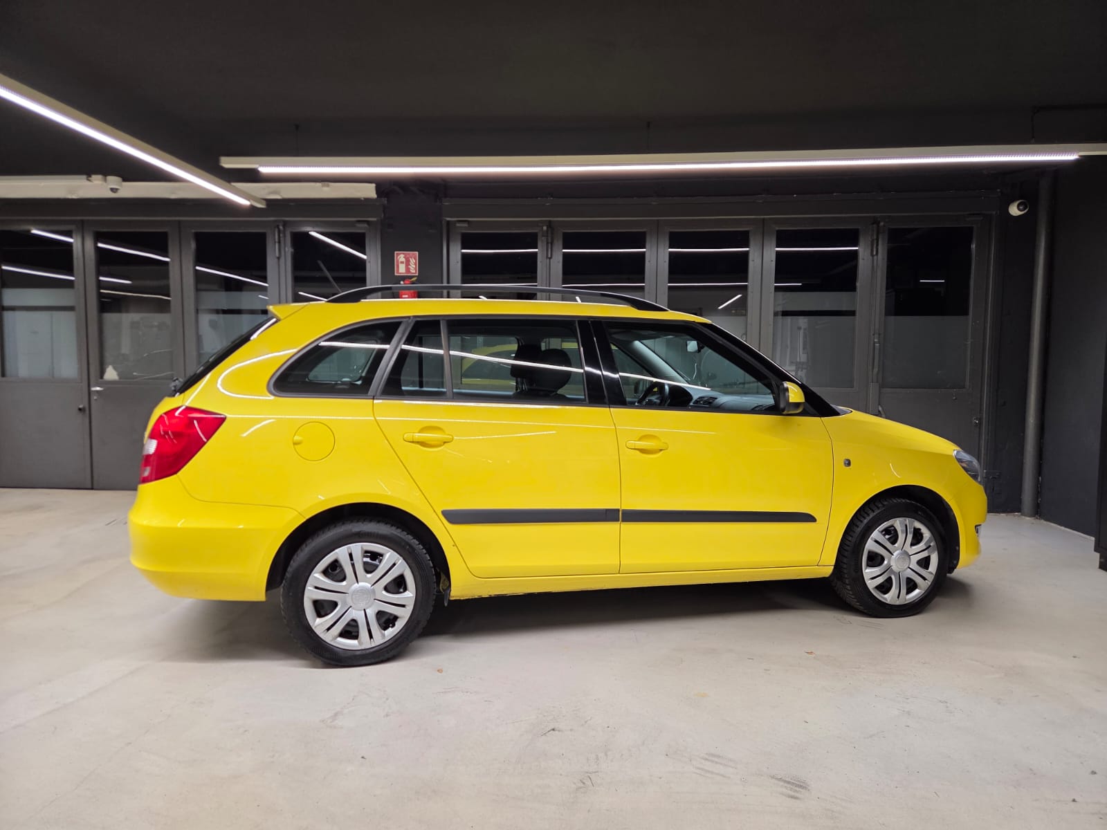 SKODA Fabia 1.2 TSI Classic DSG-image-4
