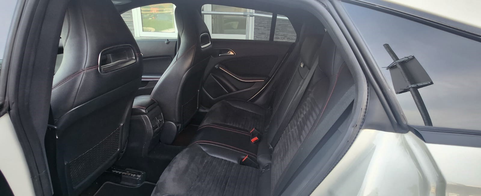 MERCEDES-BENZ CLA Shooting Brake 200 d AMG Line 4Matic 7G-DCT-image-10