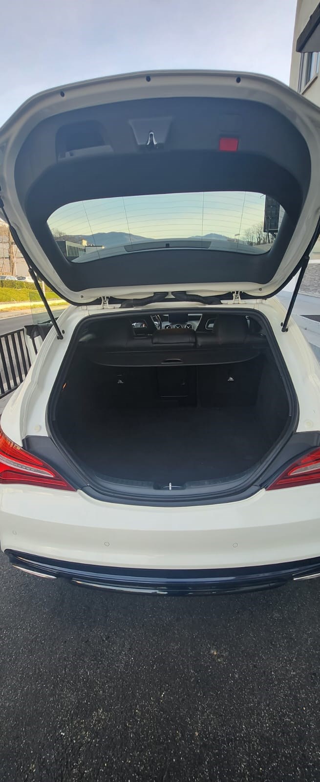 MERCEDES-BENZ CLA Shooting Brake 200 d AMG Line 4Matic 7G-DCT-image-12