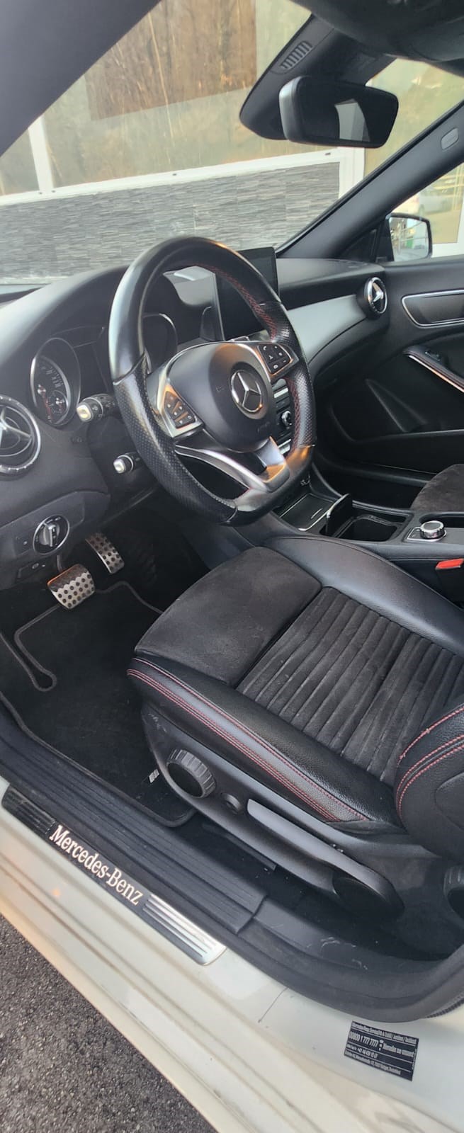MERCEDES-BENZ CLA Shooting Brake 200 d AMG Line 4Matic 7G-DCT-image-6