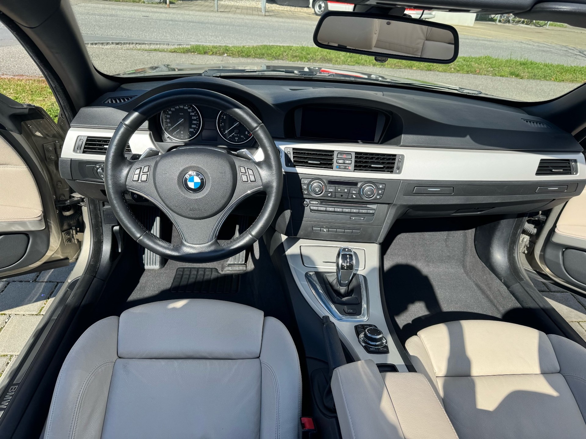 BMW 335i Cabriolet DSG-image-6