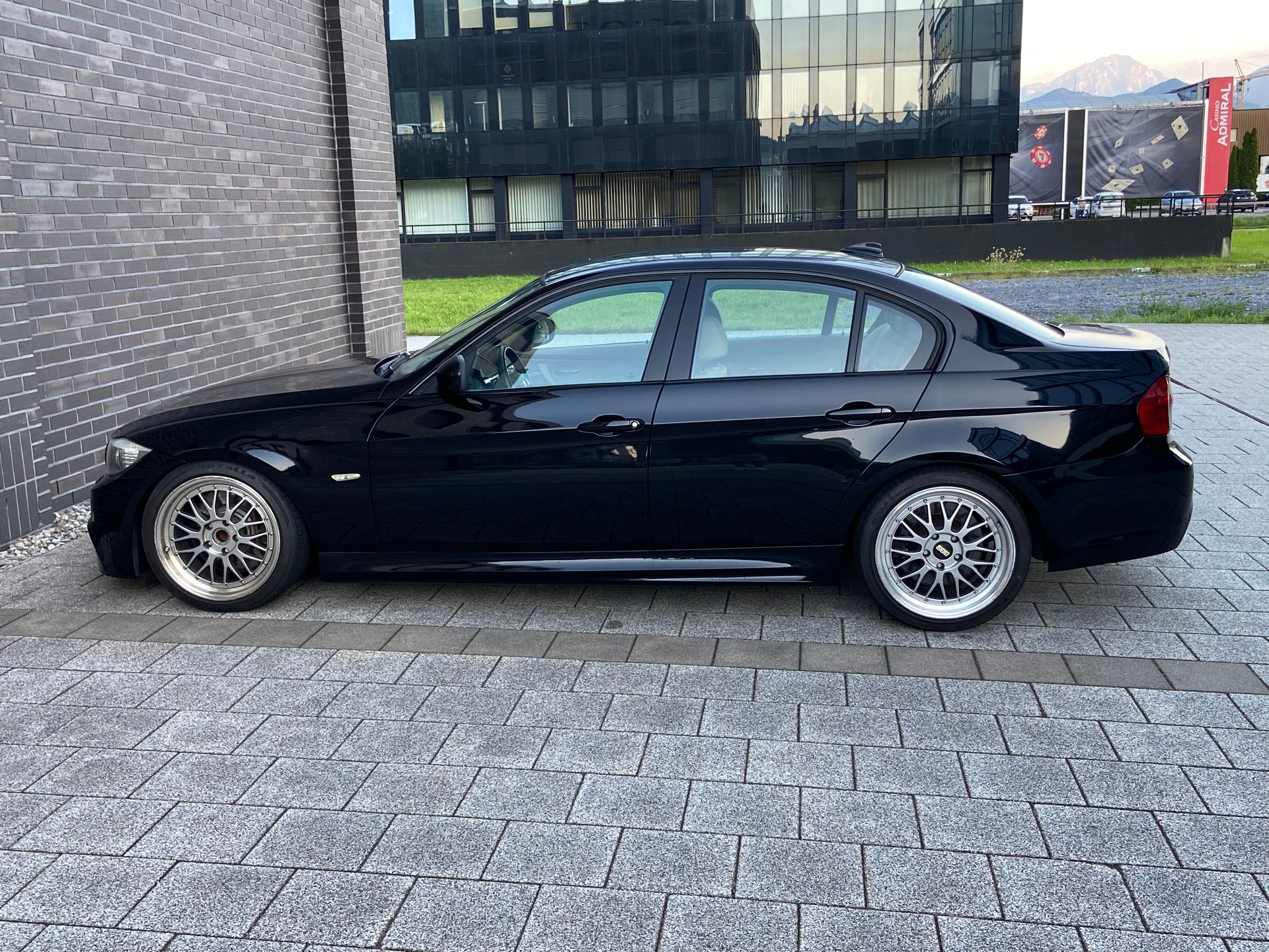 BMW 335i Steptronic-image-10