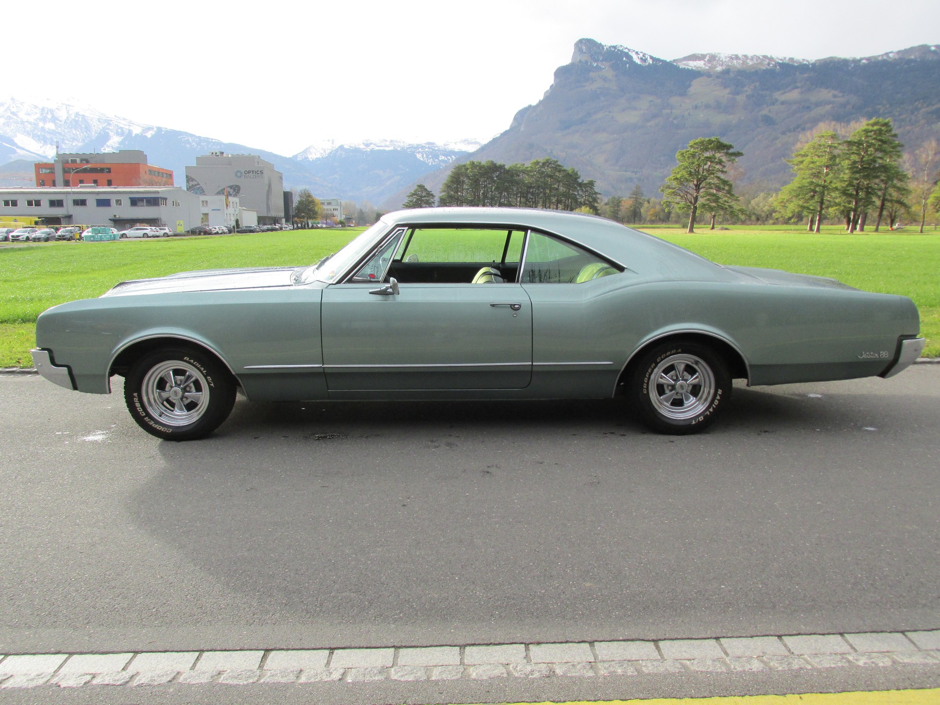 OLDSMOBILE Jetstar 88-image-1