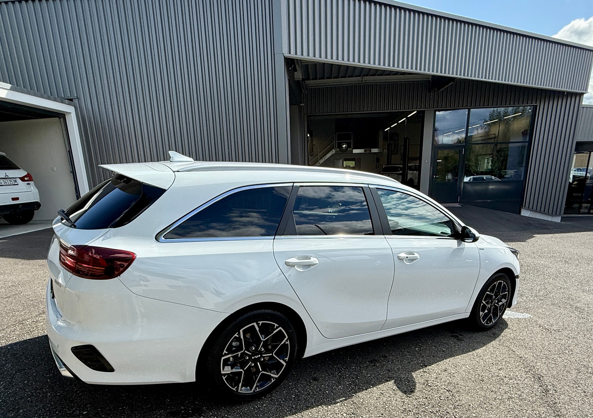 KIA Ceed Sportswagon 1.5 T-GDi MHEV GT-Line DCT-image-4