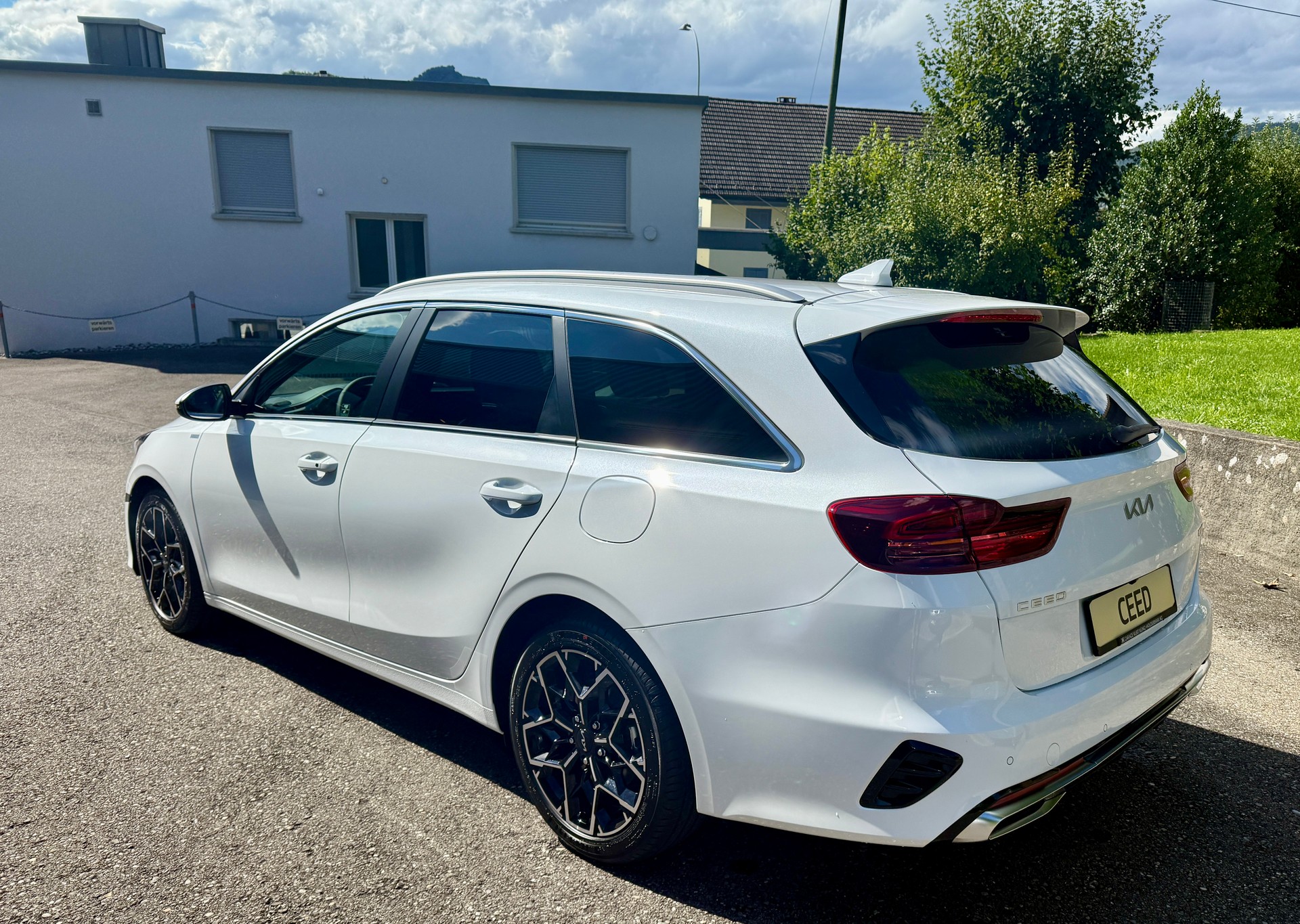 KIA Ceed Sportswagon 1.5 T-GDi MHEV GT-Line DCT-image-2