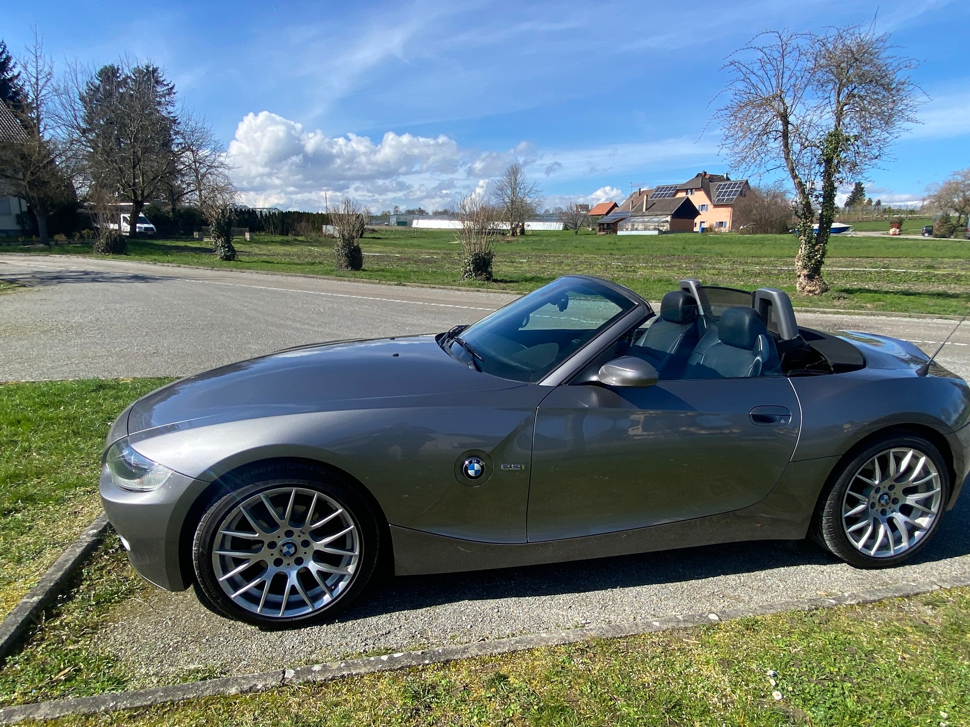 BMW Z4 2.2i Roadster-image-0