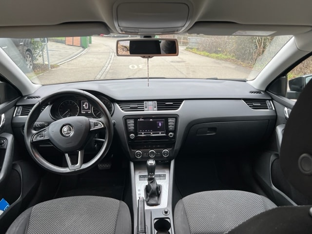 SKODA Octavia Combi 2.0 TDI Swiss Edition 4x4 DSG-image-6