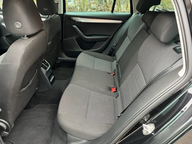SKODA Octavia Combi 2.0 TDI Swiss Edition 4x4 DSG-image-5