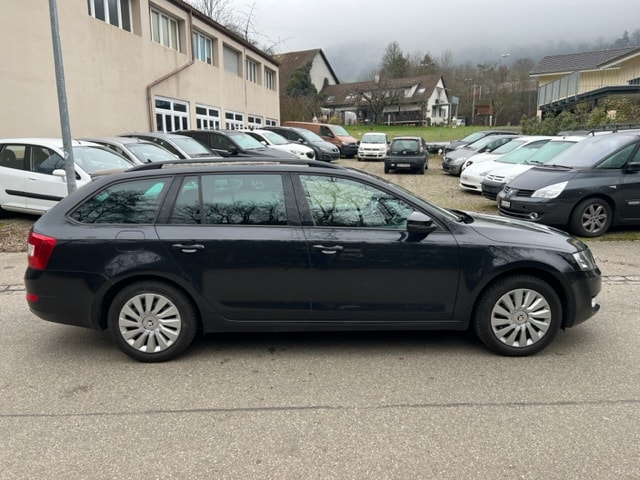 SKODA Octavia Combi 2.0 TDI Swiss Edition 4x4 DSG-image-3