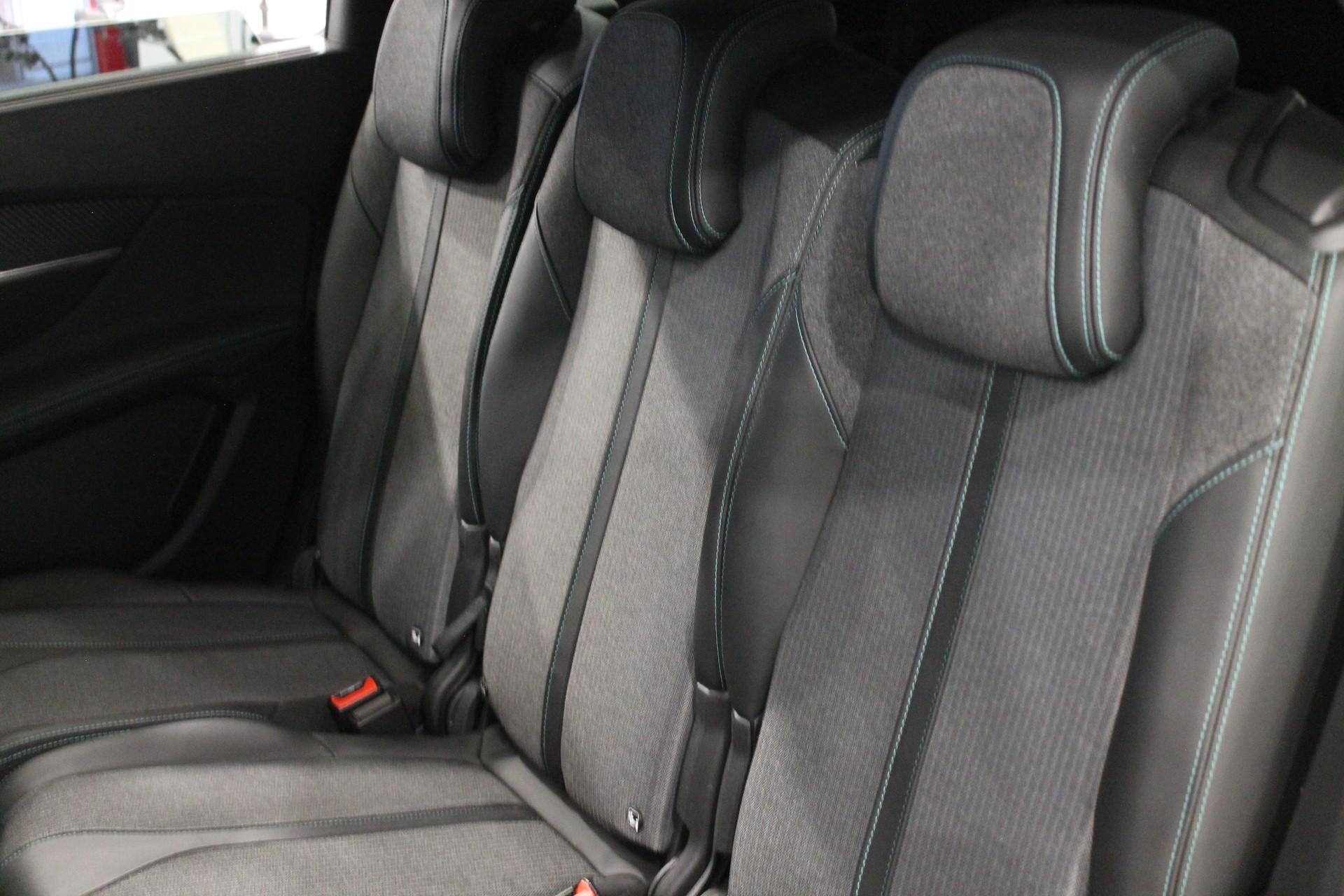PEUGEOT 5008 1.5 BlueHDi Allure Pack EAT8-image-12