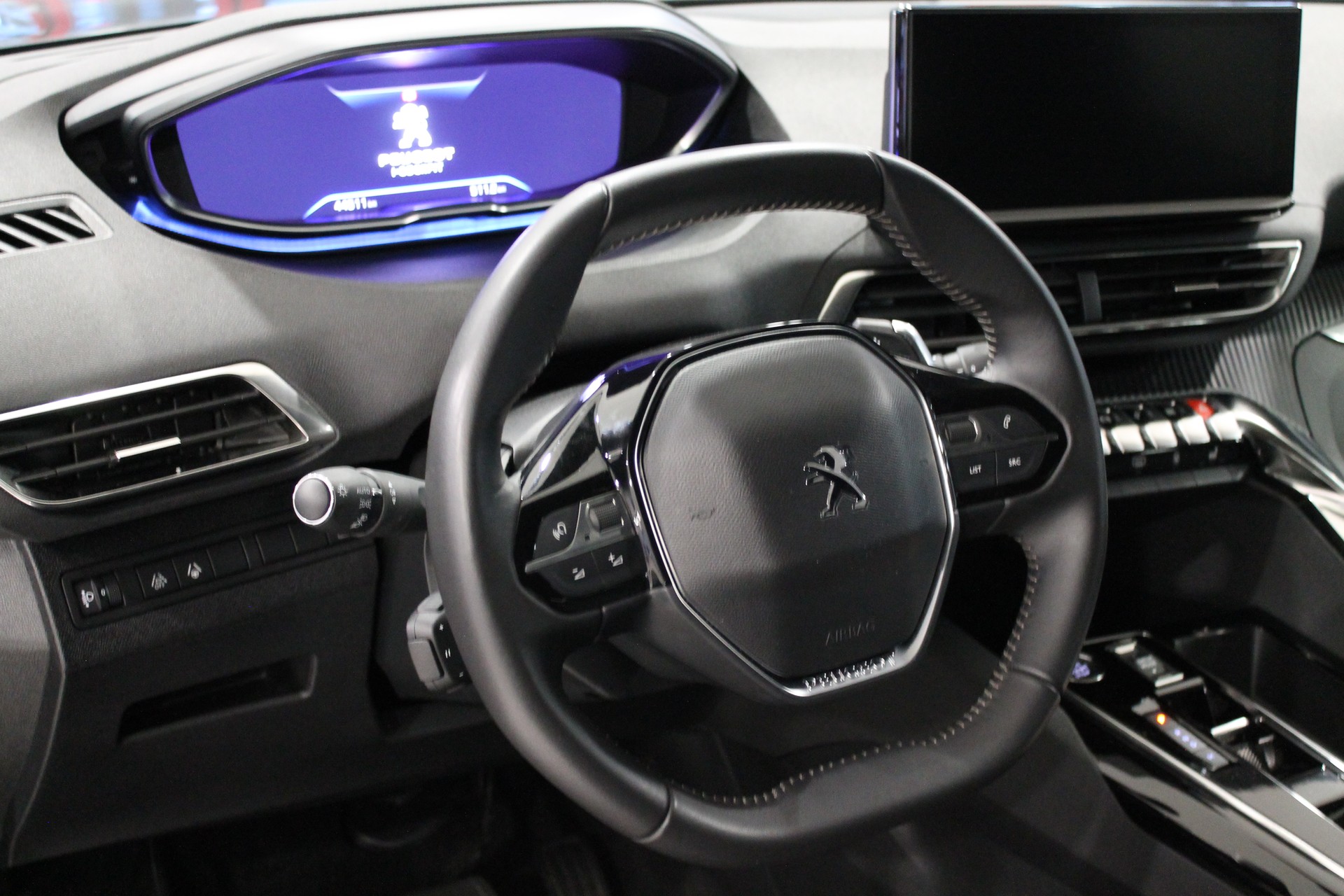 PEUGEOT 5008 1.5 BlueHDi Allure Pack EAT8-image-6