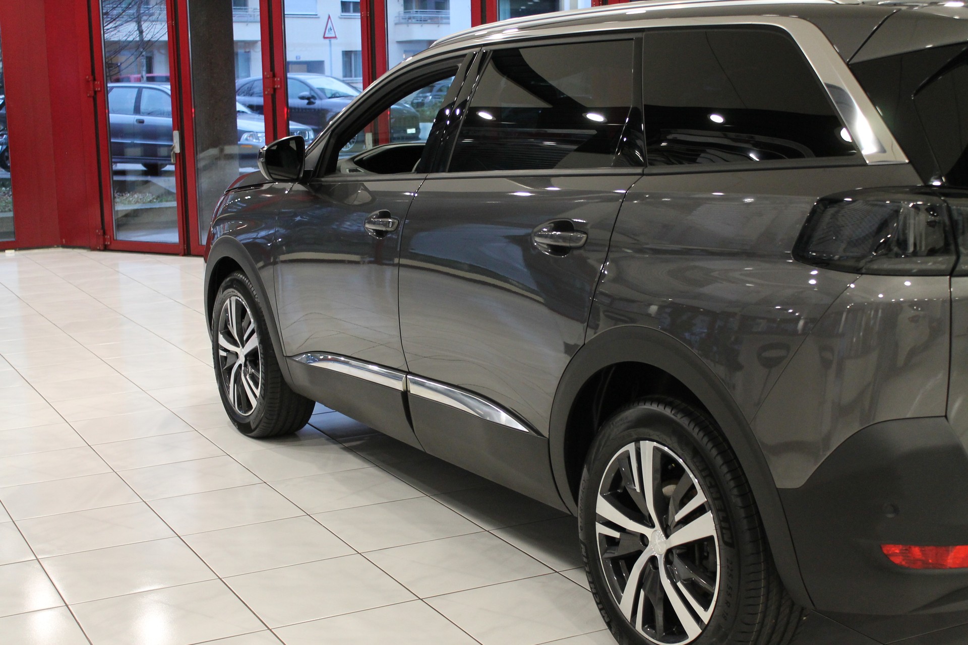 PEUGEOT 5008 1.5 BlueHDi Allure Pack EAT8-image-4