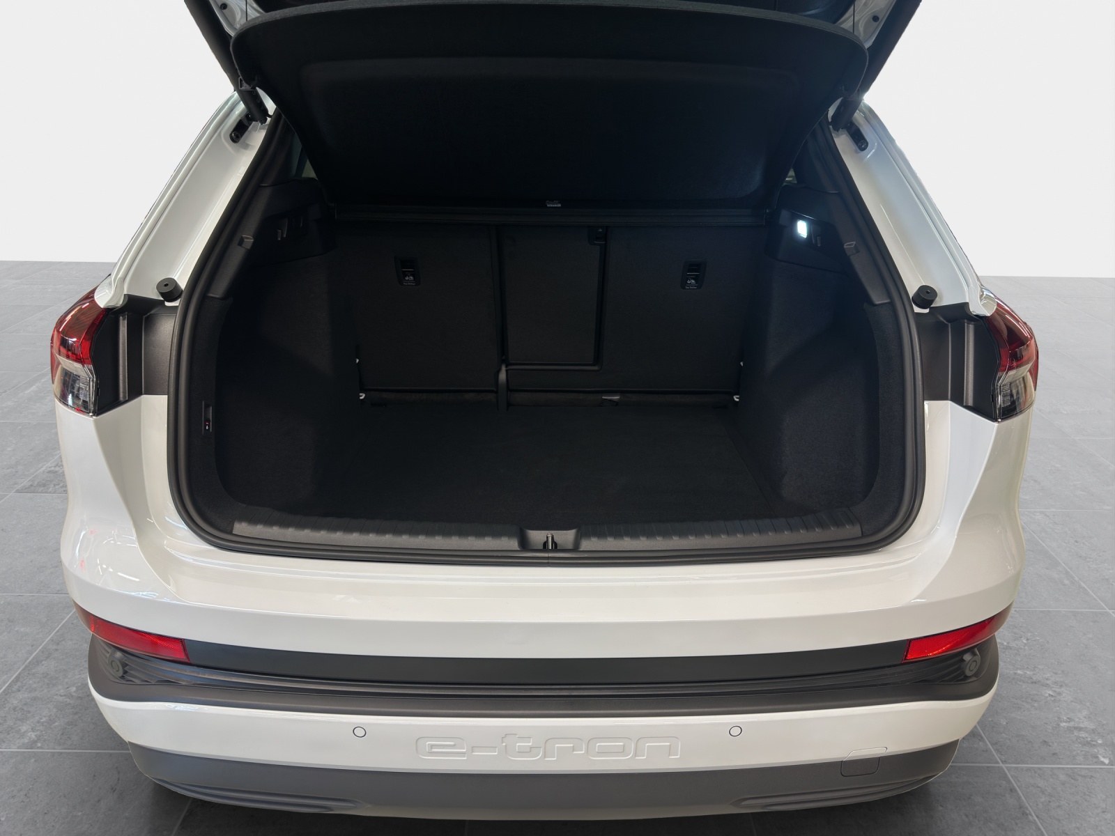 AUDI Q4 e-tron 45 Attraction-image-12