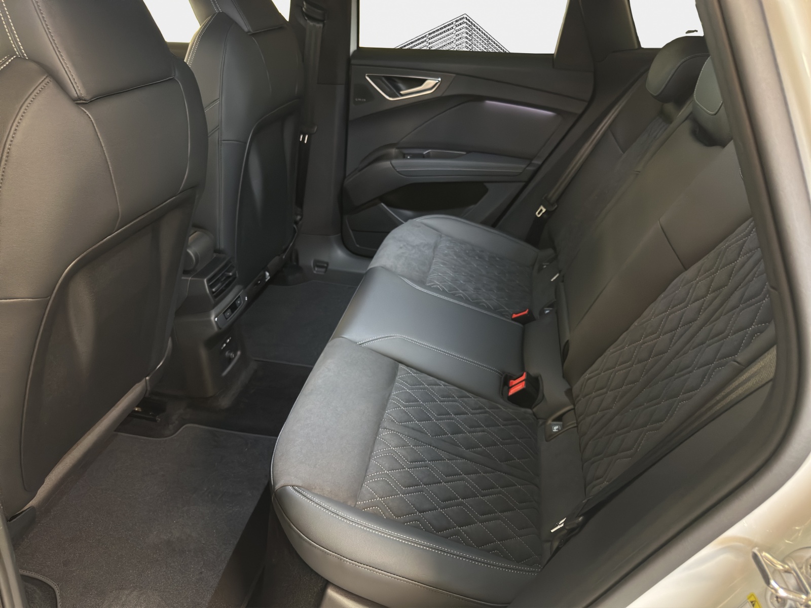 AUDI Q4 e-tron 45 Attraction-image-11