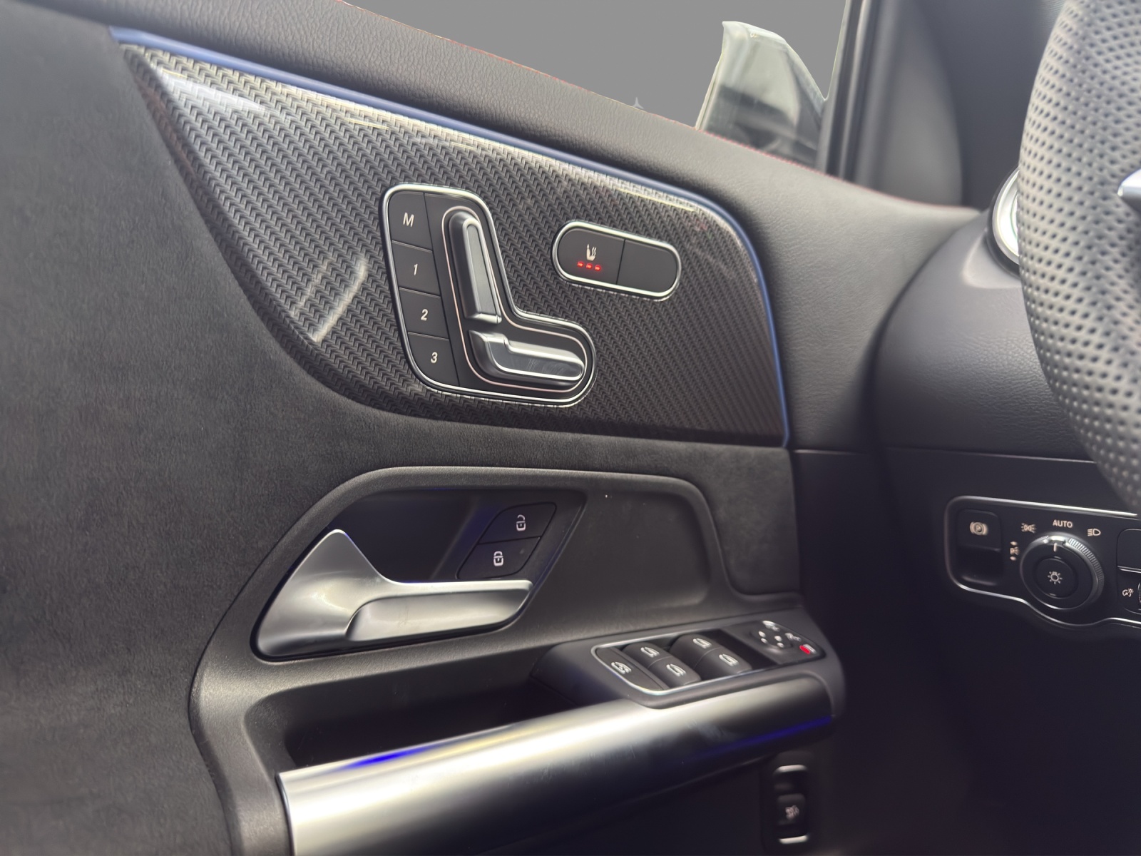 MERCEDES-BENZ GLA 200 Night Star 7G-DCT-image-13